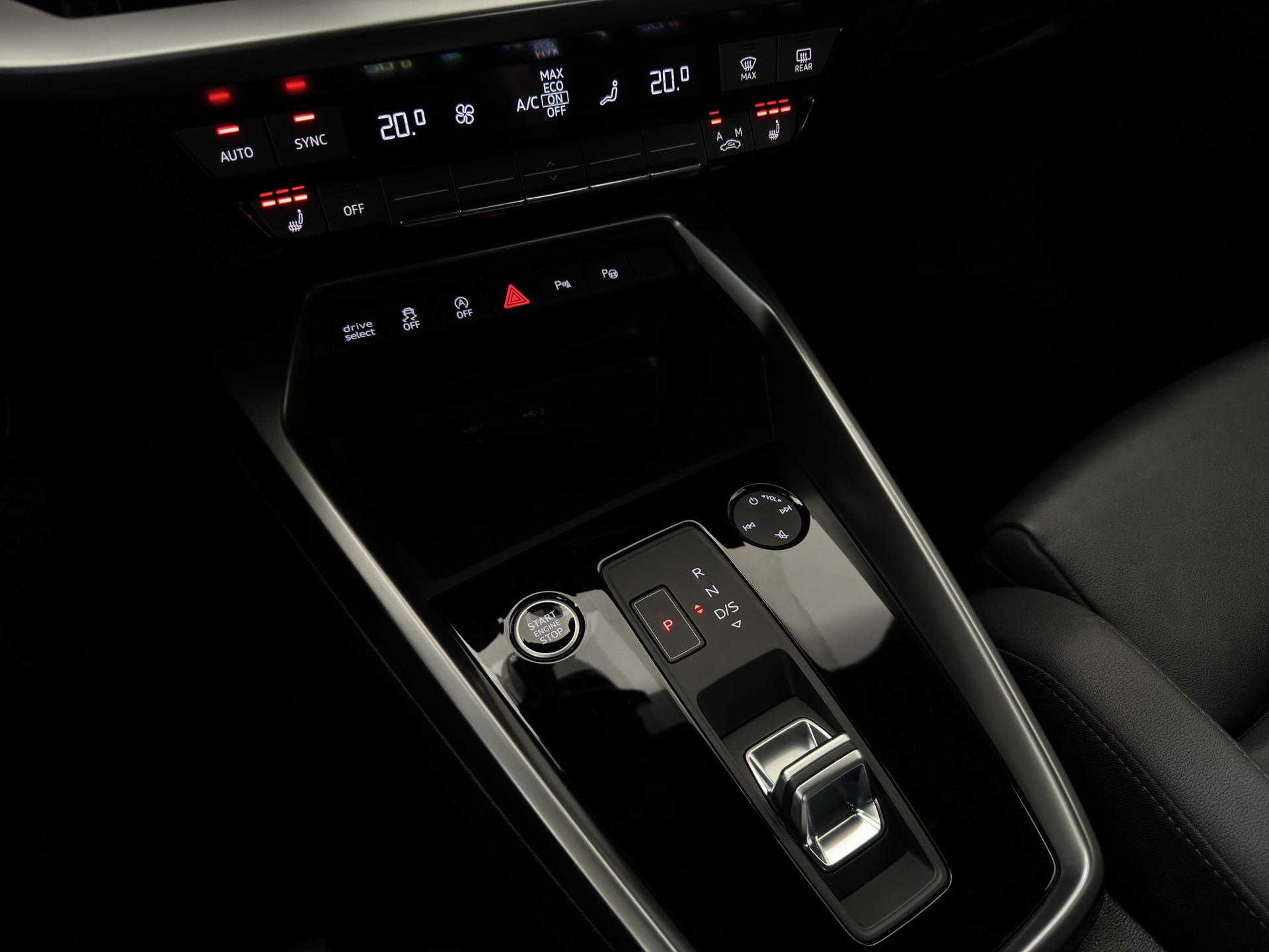 AUDI A3 Limousine 35 TFSI S-Line S-tronic "Leder-19"Alu-RF.-Kamera-Navi"-image-16
