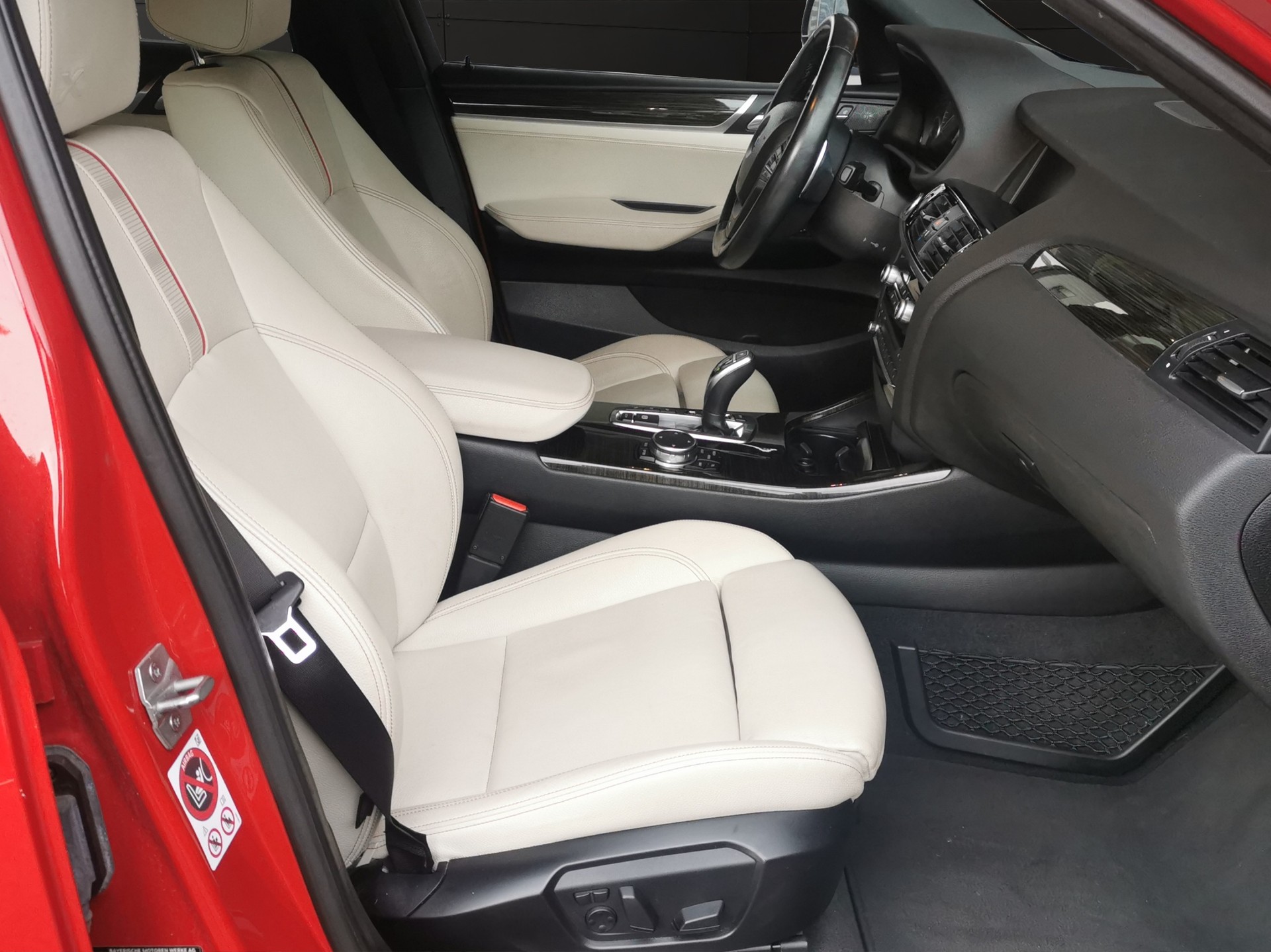 BMW X4 xDrive 35i Steptronic-image-15