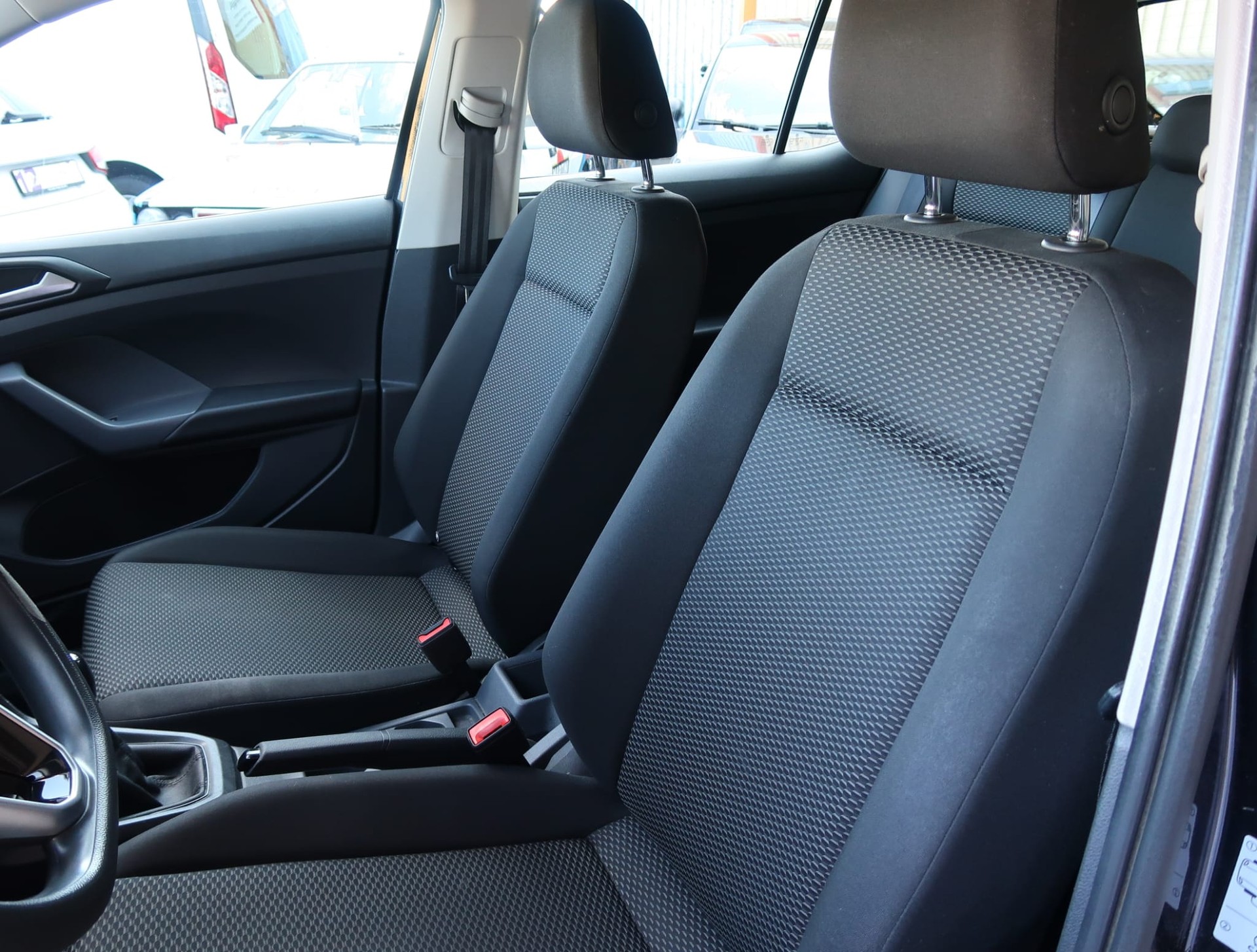 VW T-Cross 1.0 TSI Life-image-15