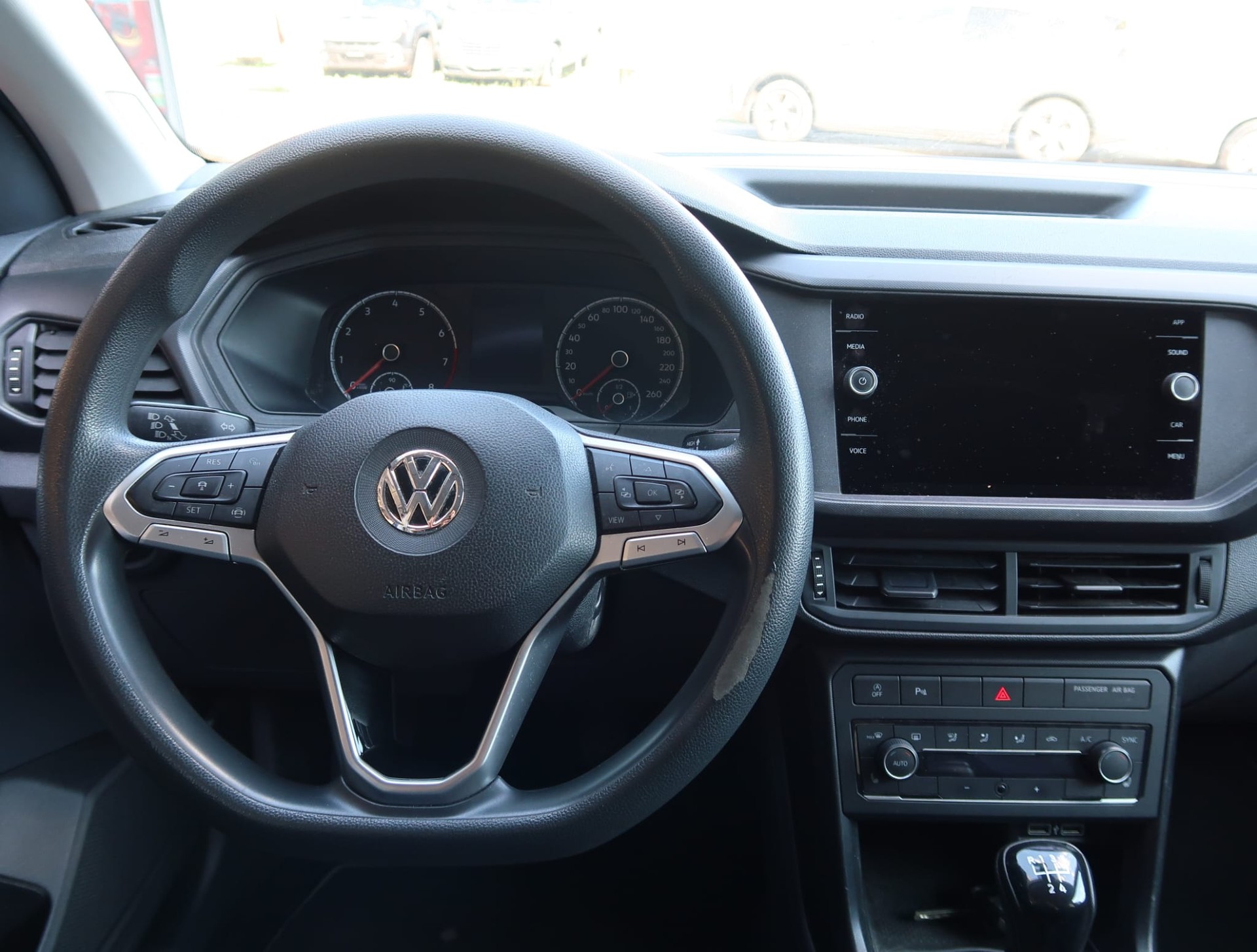 VW T-Cross 1.0 TSI Life-image-11
