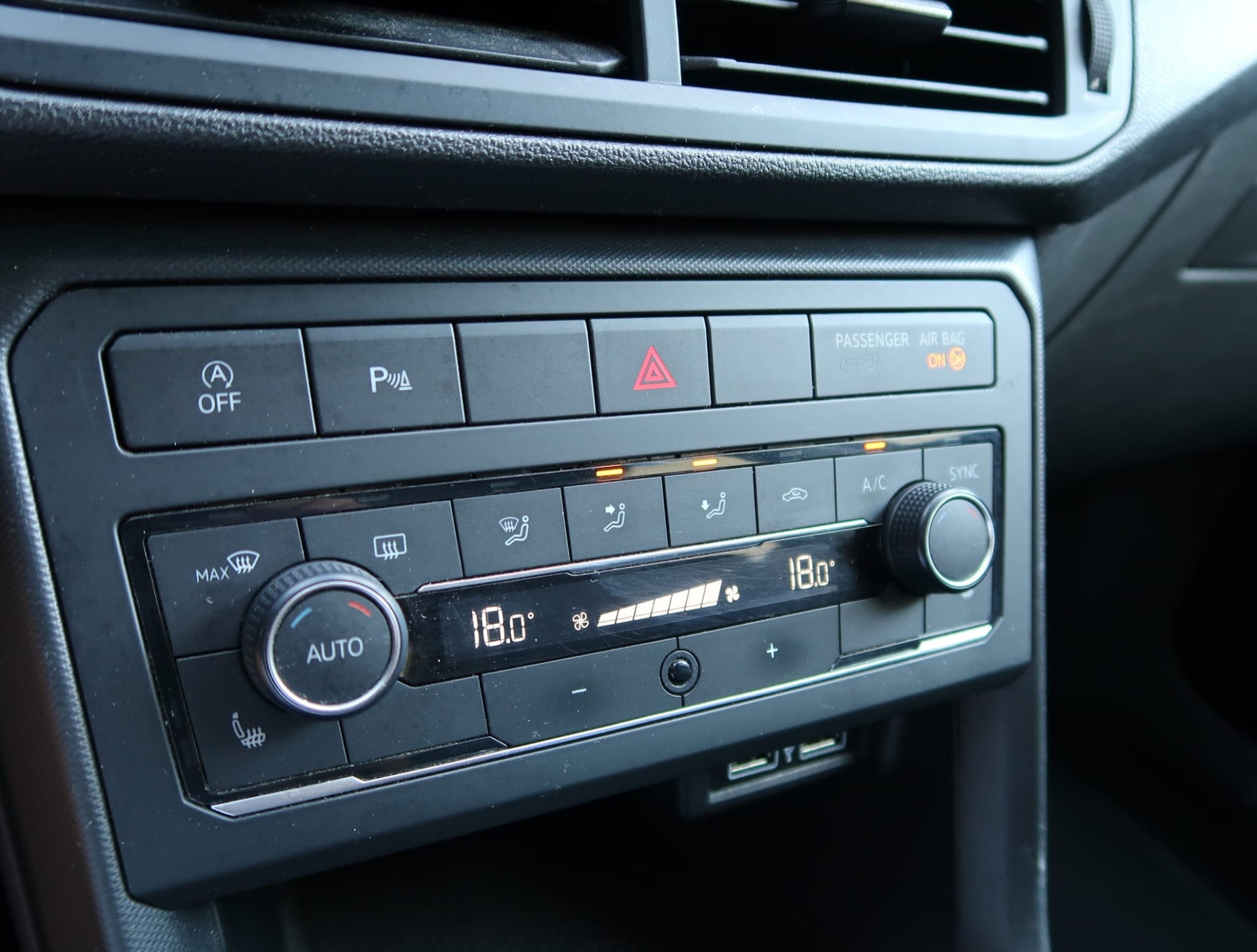 VW T-Cross 1.0 TSI Life-image-19