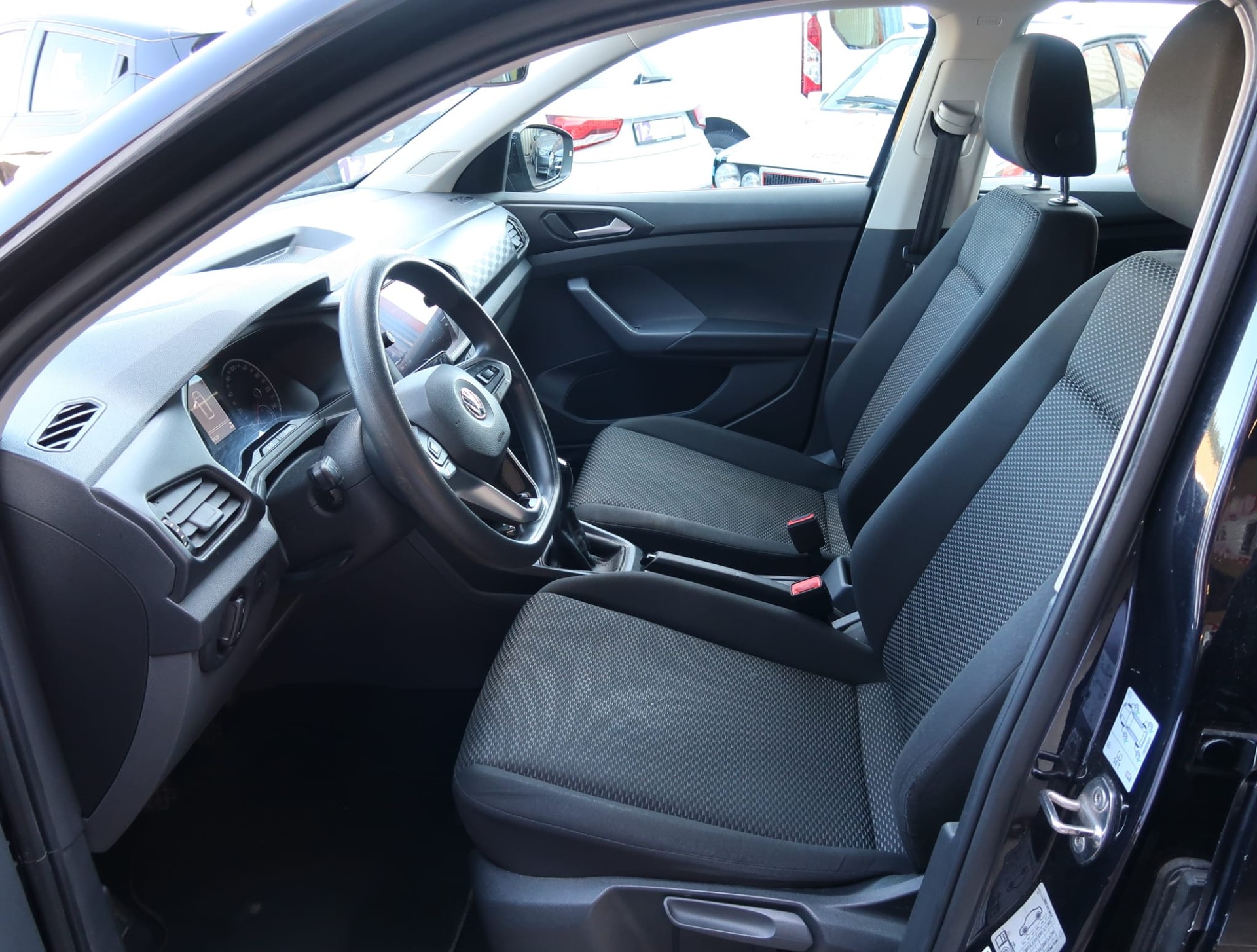 VW T-Cross 1.0 TSI Life-image-12