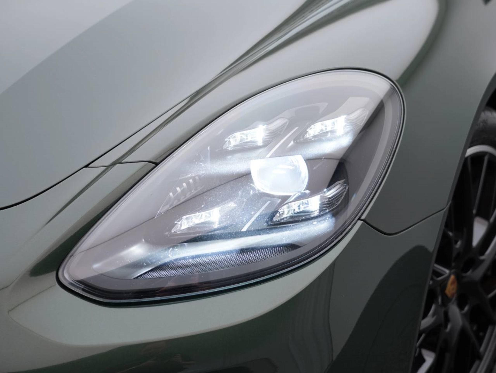 PORSCHE Panamera 4 E-Hybrid Platinum Edition-image-11