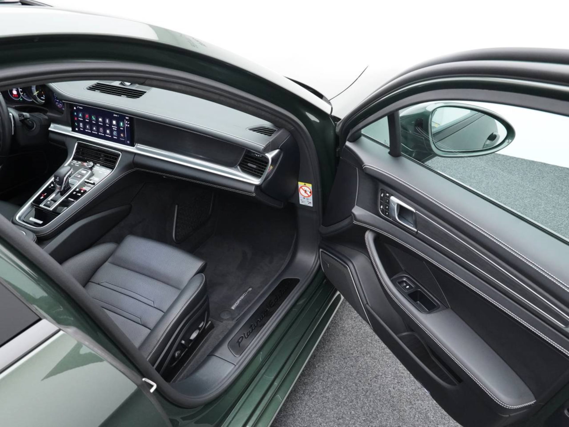 PORSCHE Panamera 4 E-Hybrid Platinum Edition-image-23