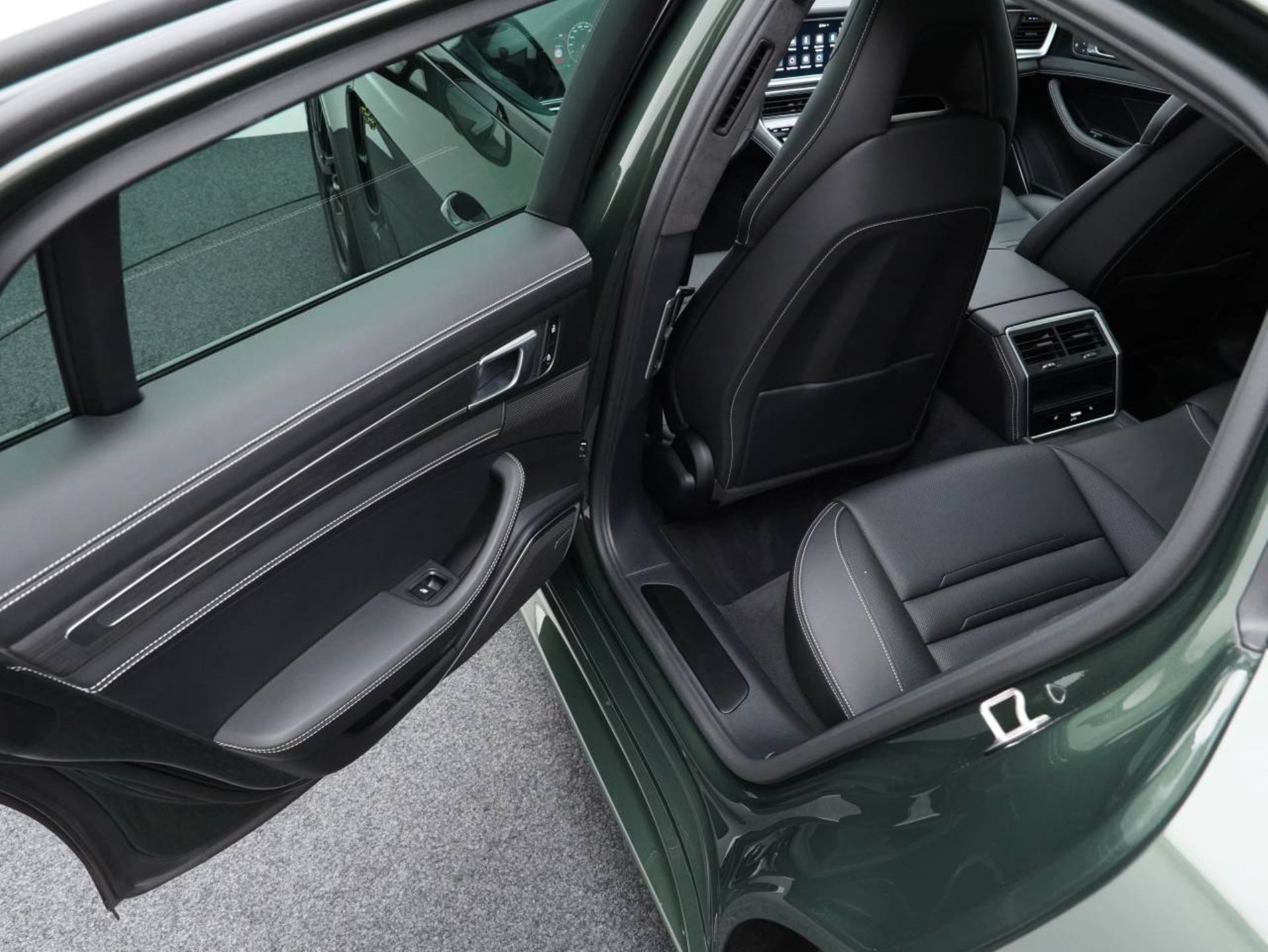 PORSCHE Panamera 4 E-Hybrid Platinum Edition-image-27