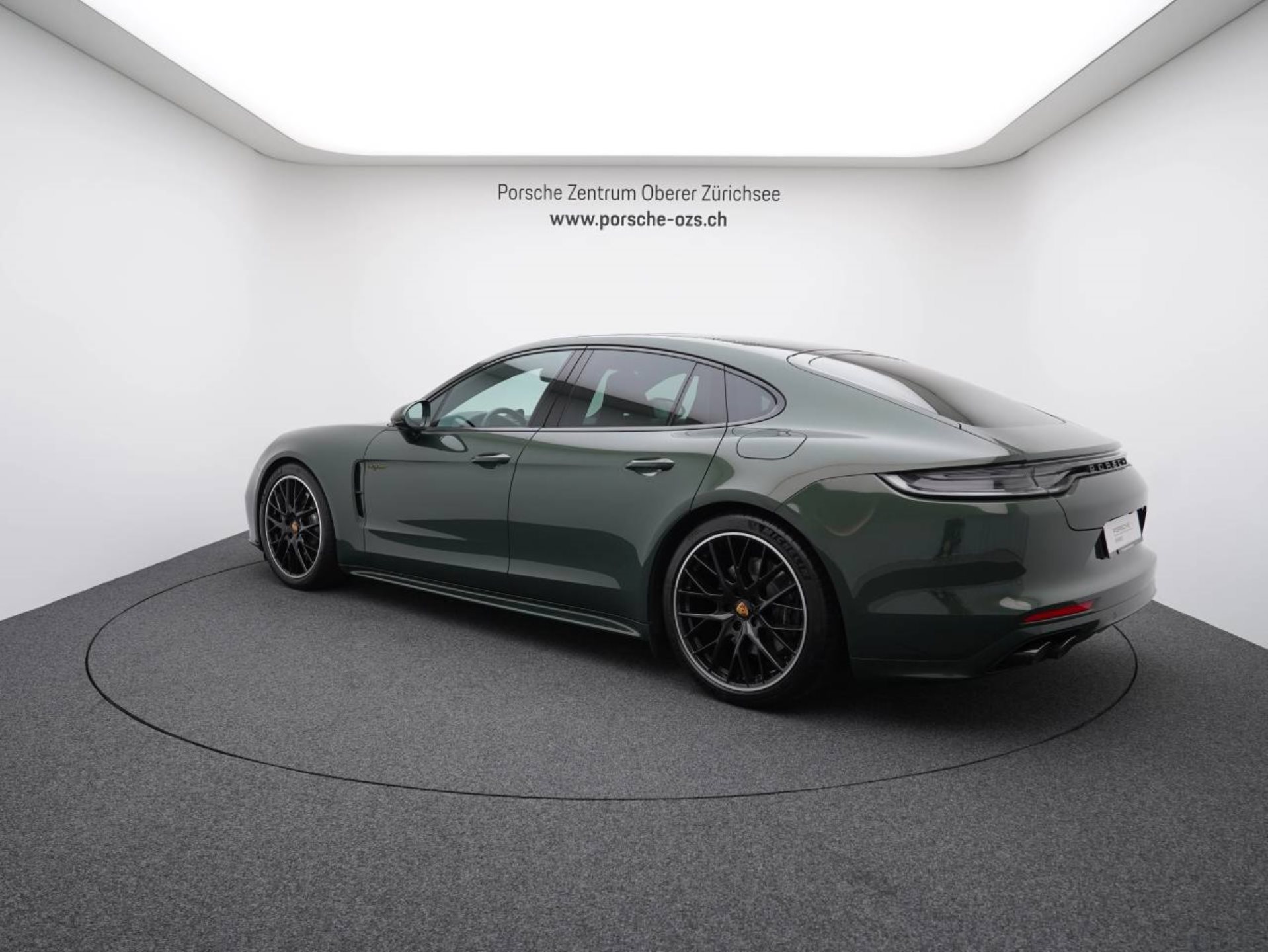 PORSCHE Panamera 4 E-Hybrid Platinum Edition-image-2