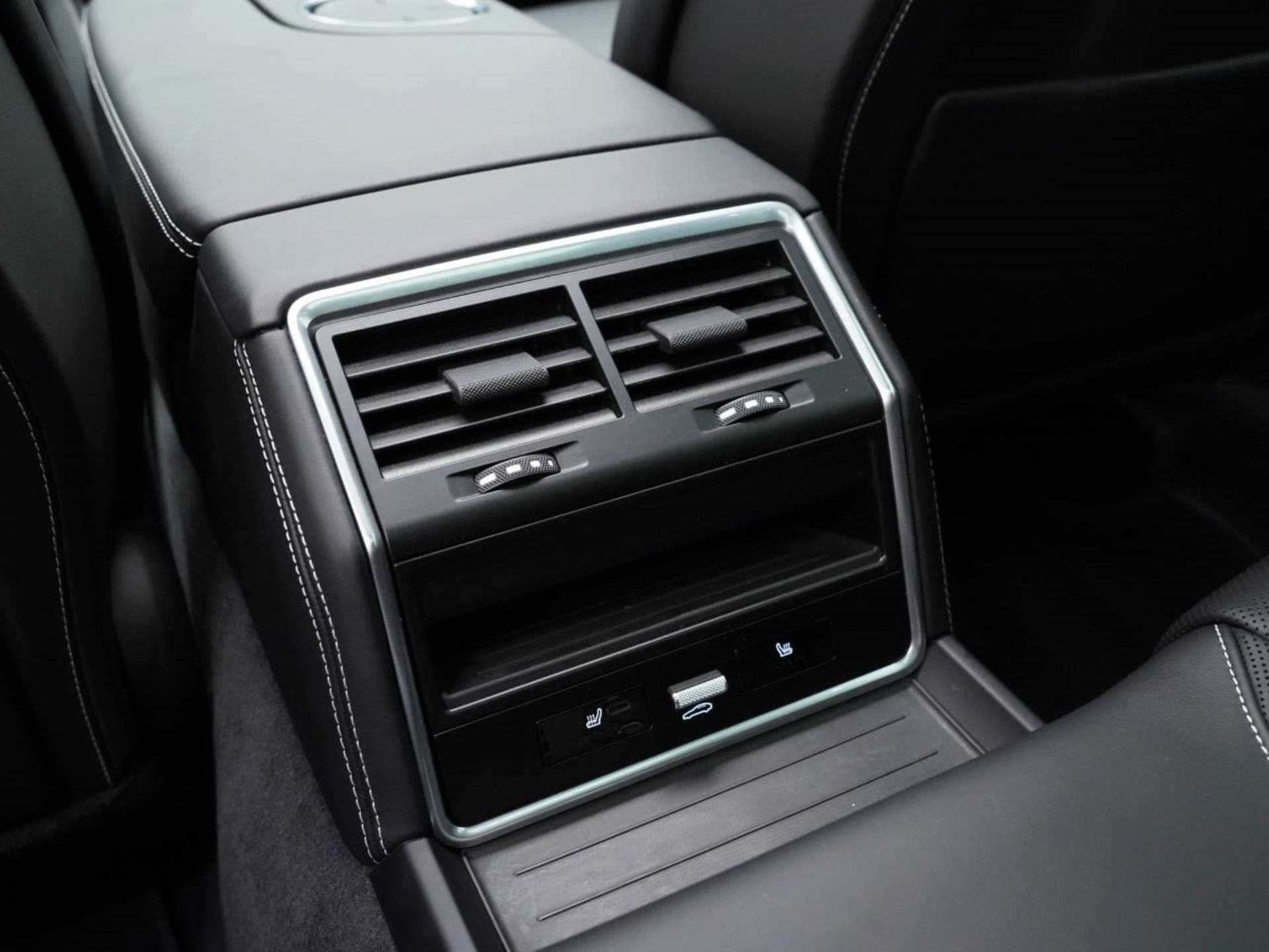PORSCHE Panamera 4 E-Hybrid Platinum Edition-image-29