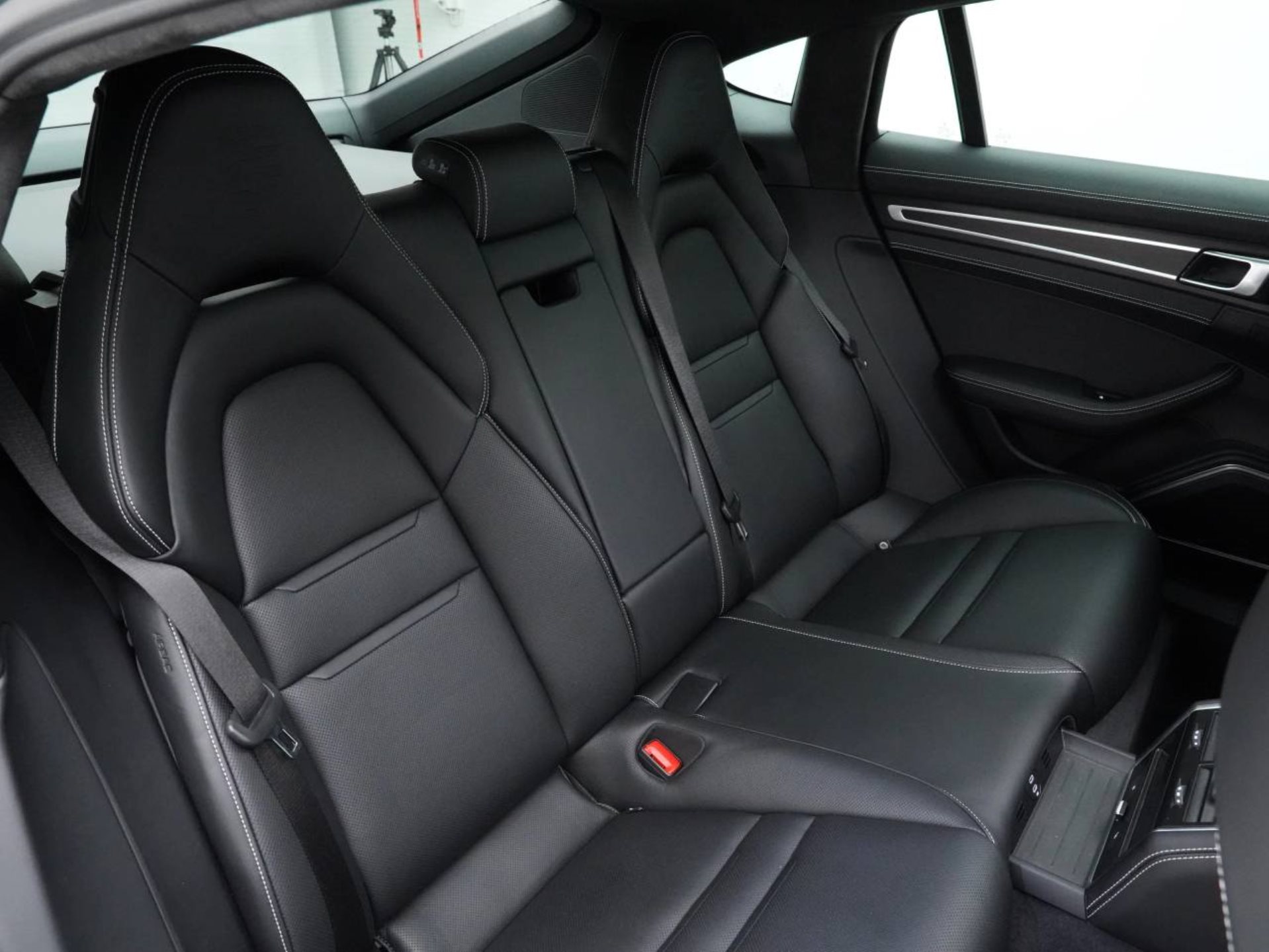 PORSCHE Panamera 4 E-Hybrid Platinum Edition-image-30