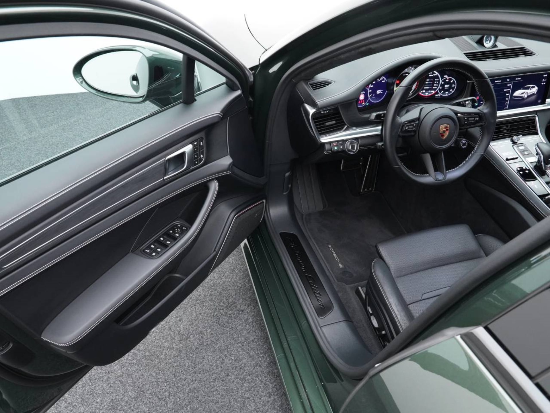 PORSCHE Panamera 4 E-Hybrid Platinum Edition-image-3