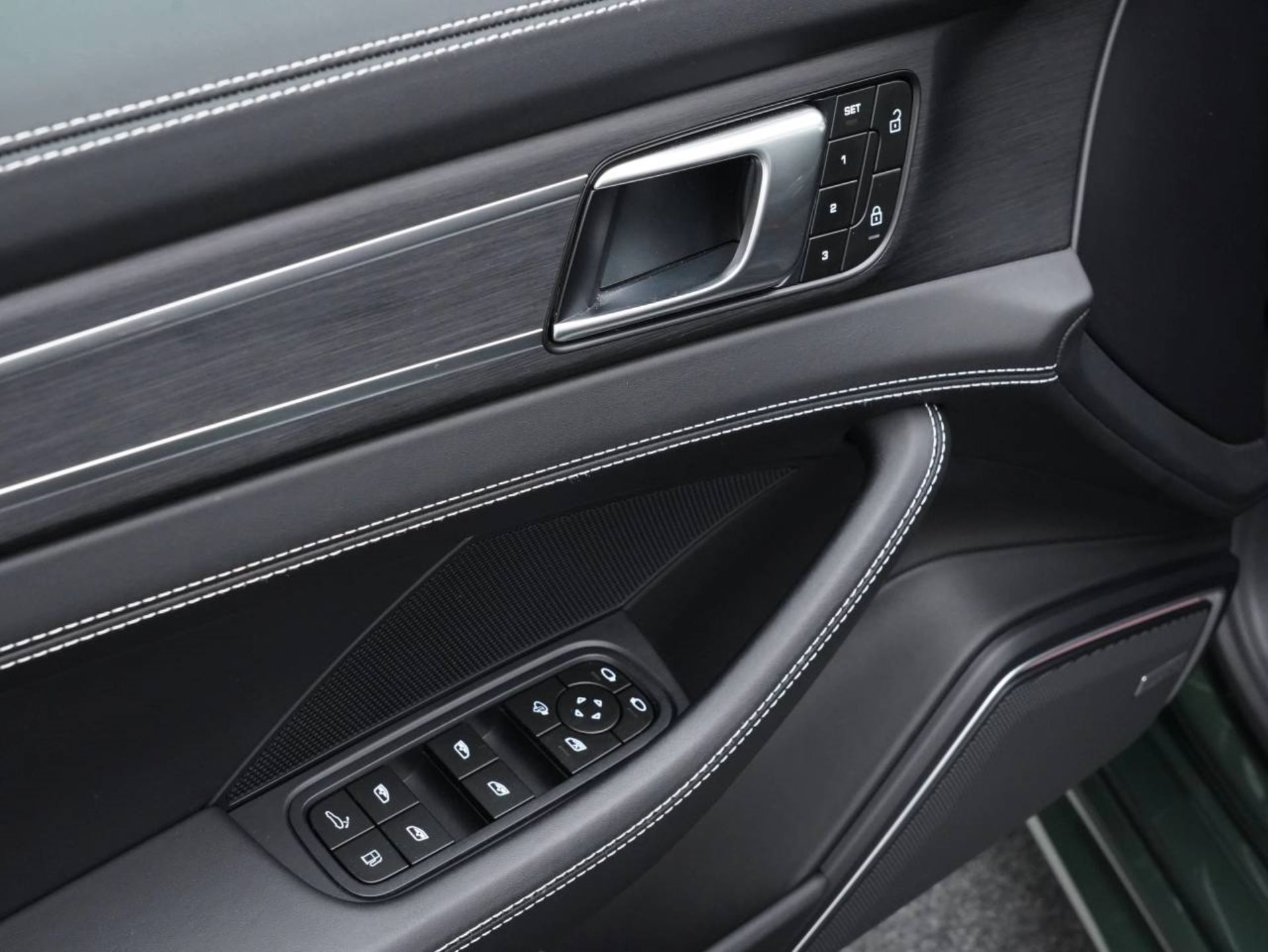 PORSCHE Panamera 4 E-Hybrid Platinum Edition-image-21
