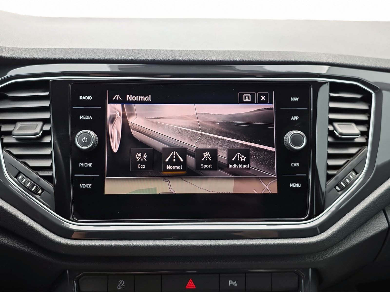 VW T-Roc 2.0 TSI Sport DSG 4Motion-image-8