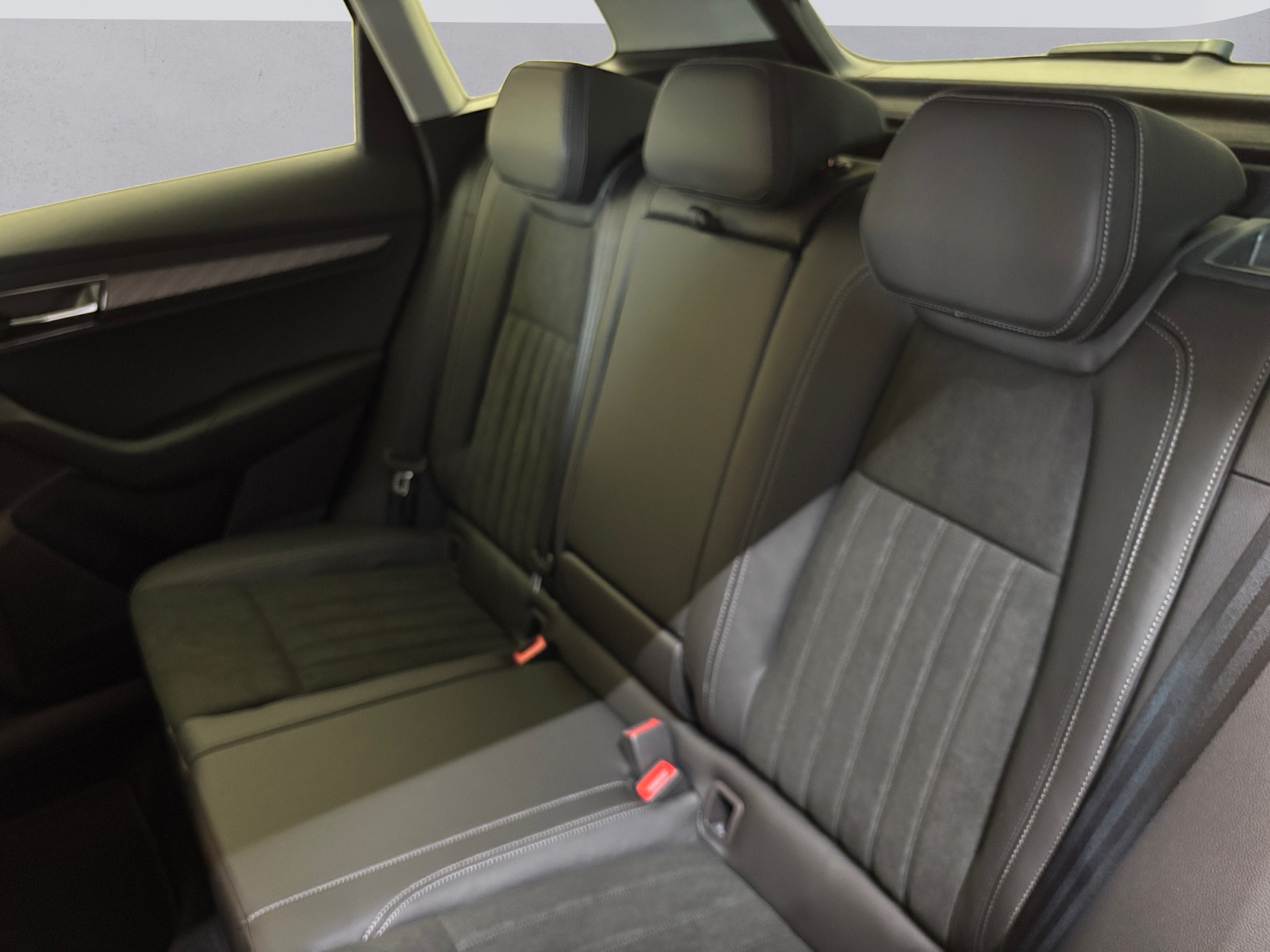 SKODA Karoq 1.5 TSI Dynamic DSG-image-8