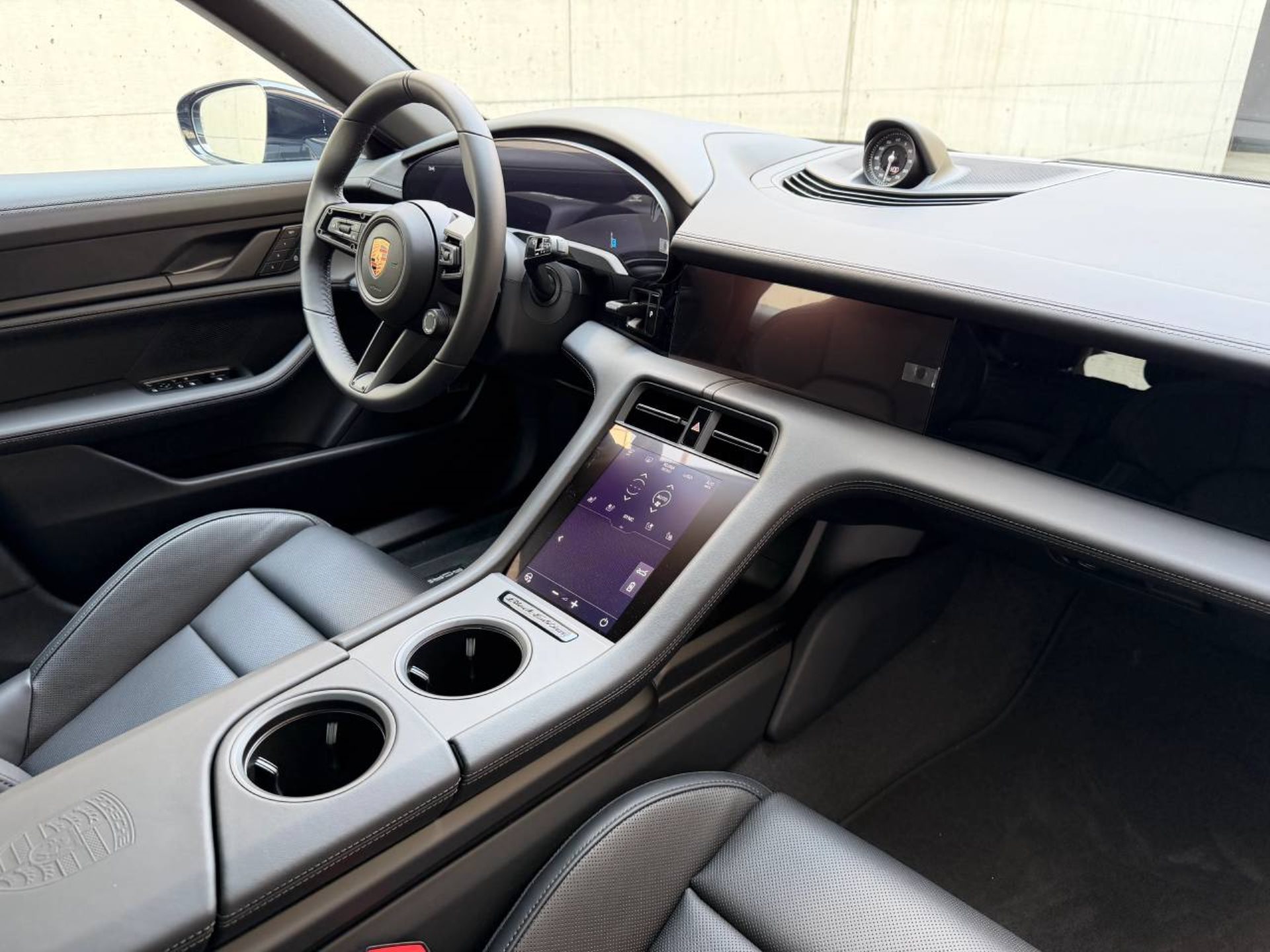 PORSCHE Taycan Sport Turismo Black Edition-image-28