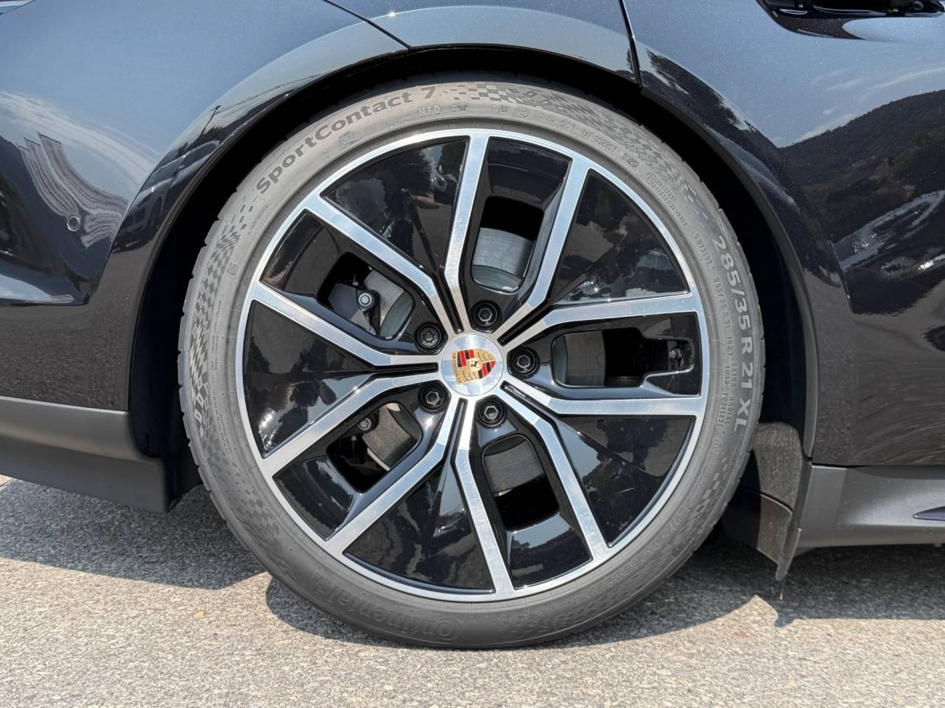 PORSCHE Taycan Sport Turismo Black Edition-image-11