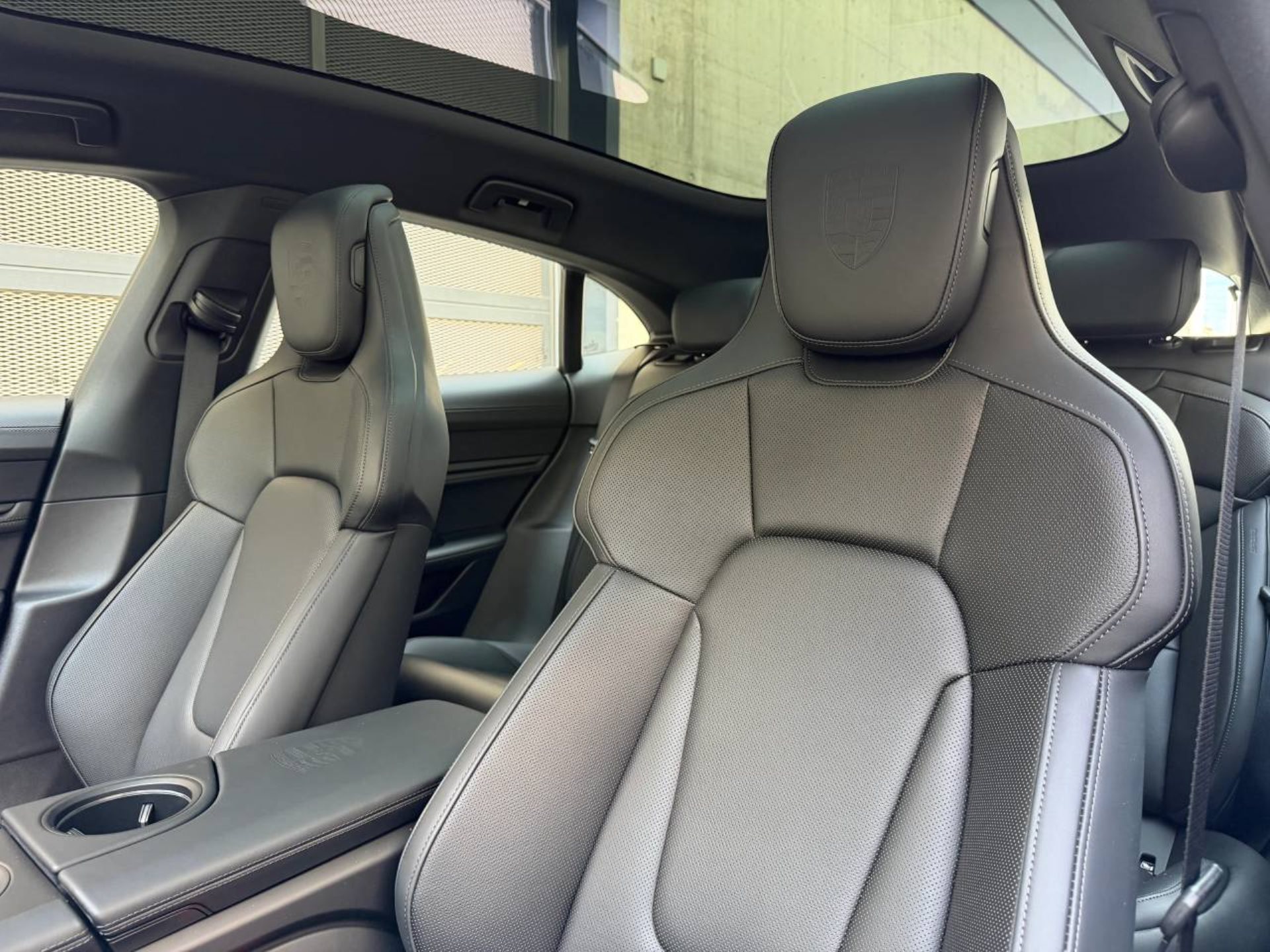 PORSCHE Taycan Sport Turismo Black Edition-image-19