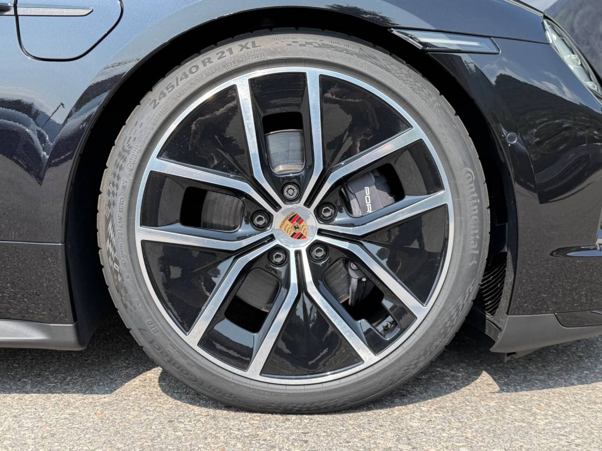 PORSCHE Taycan Sport Turismo Black Edition-image-10