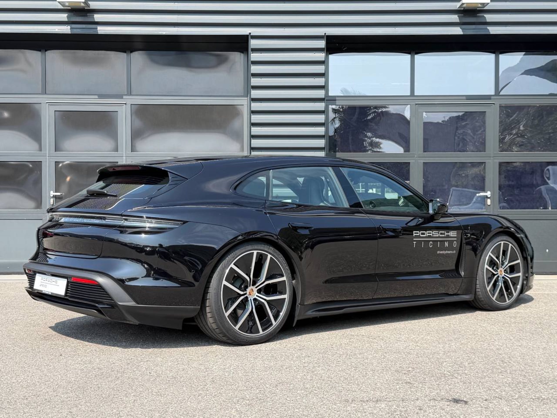 PORSCHE Taycan Sport Turismo Black Edition-image-6