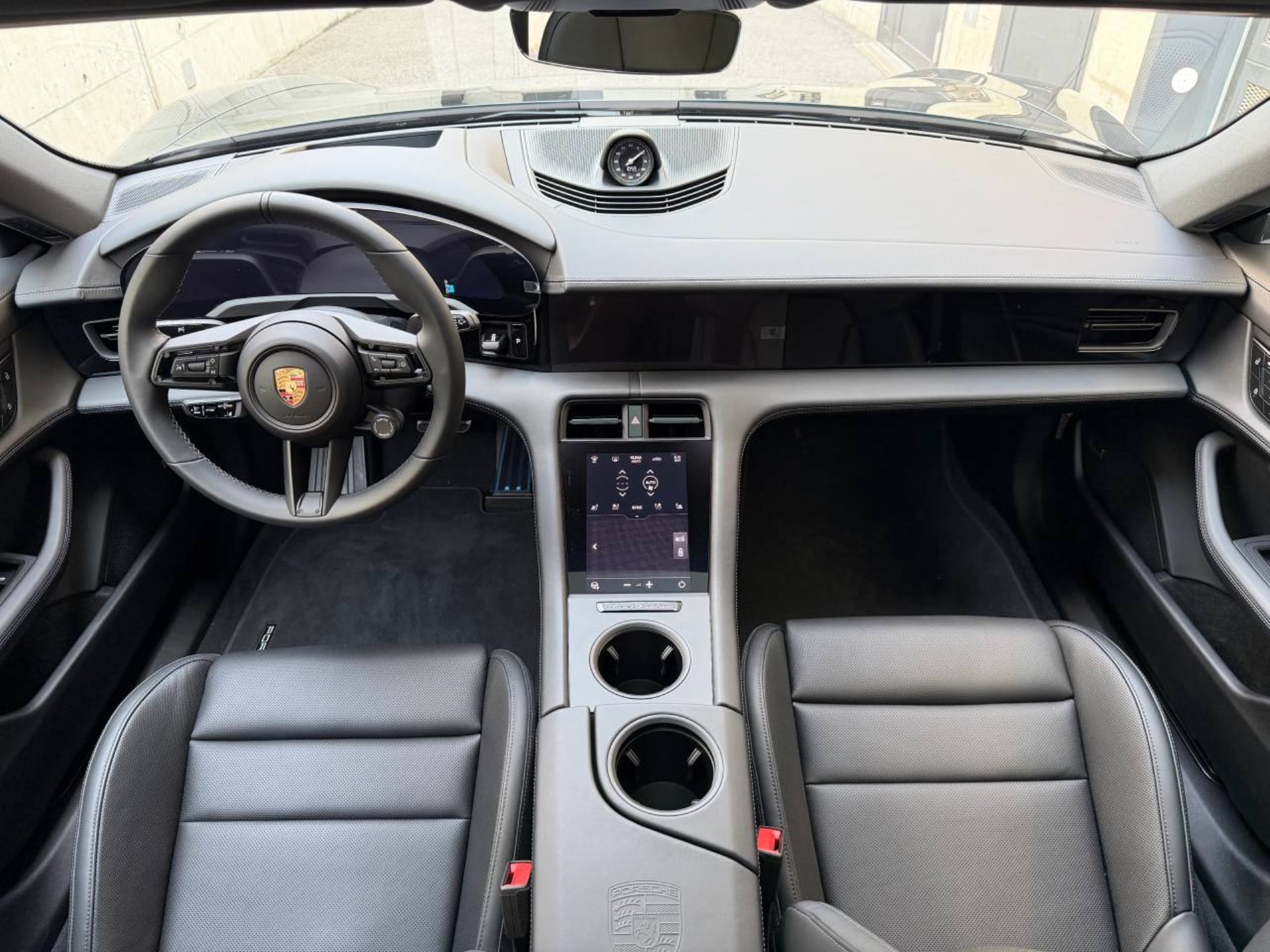 PORSCHE Taycan Sport Turismo Black Edition-image-16