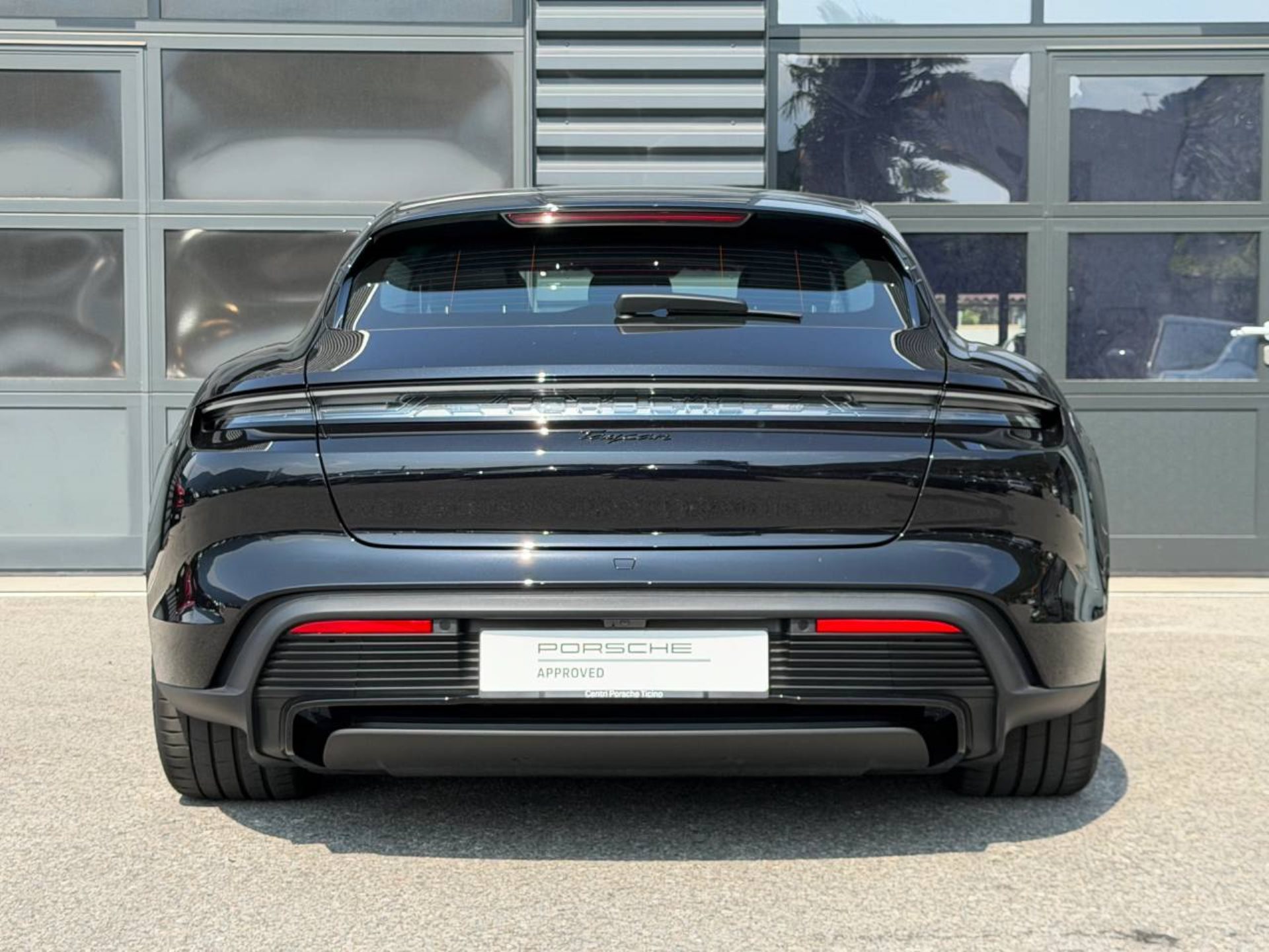 PORSCHE Taycan Sport Turismo Black Edition-image-5