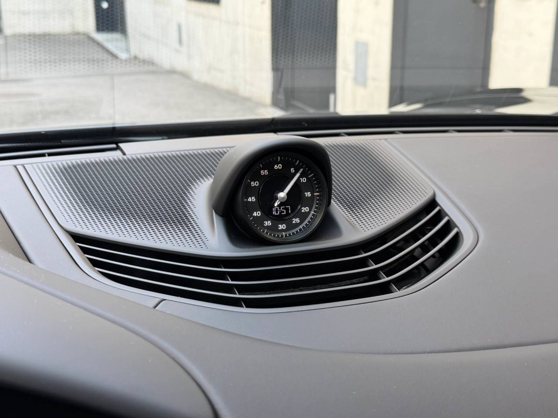 PORSCHE Taycan Sport Turismo Black Edition-image-29