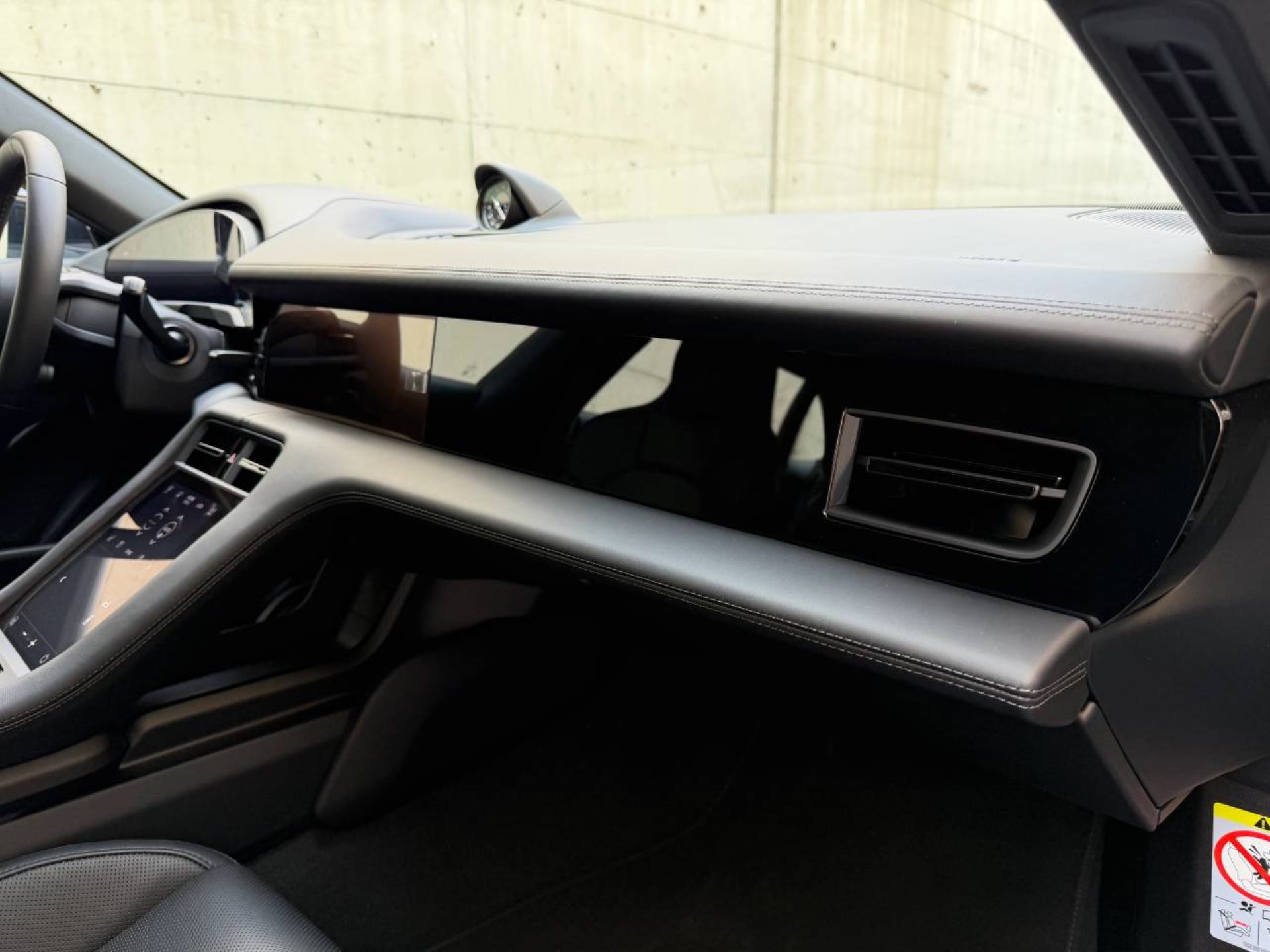 PORSCHE Taycan Sport Turismo Black Edition-image-25