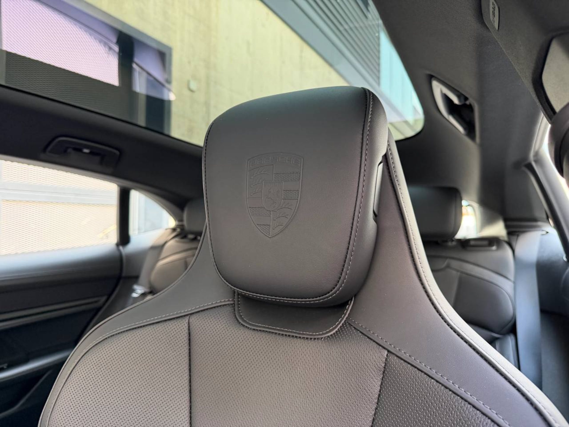 PORSCHE Taycan Sport Turismo Black Edition-image-32
