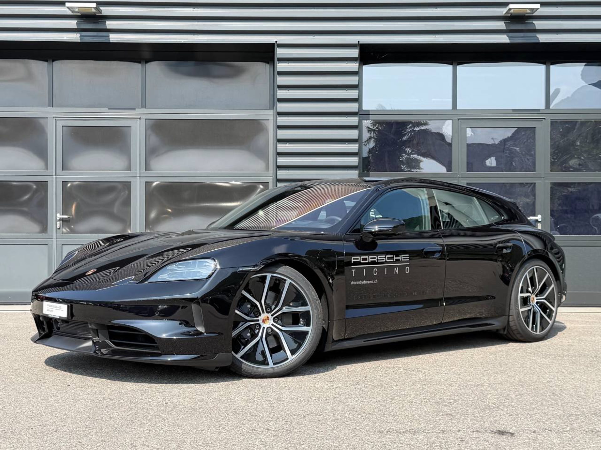 PORSCHE Taycan Sport Turismo Black Edition-image-0