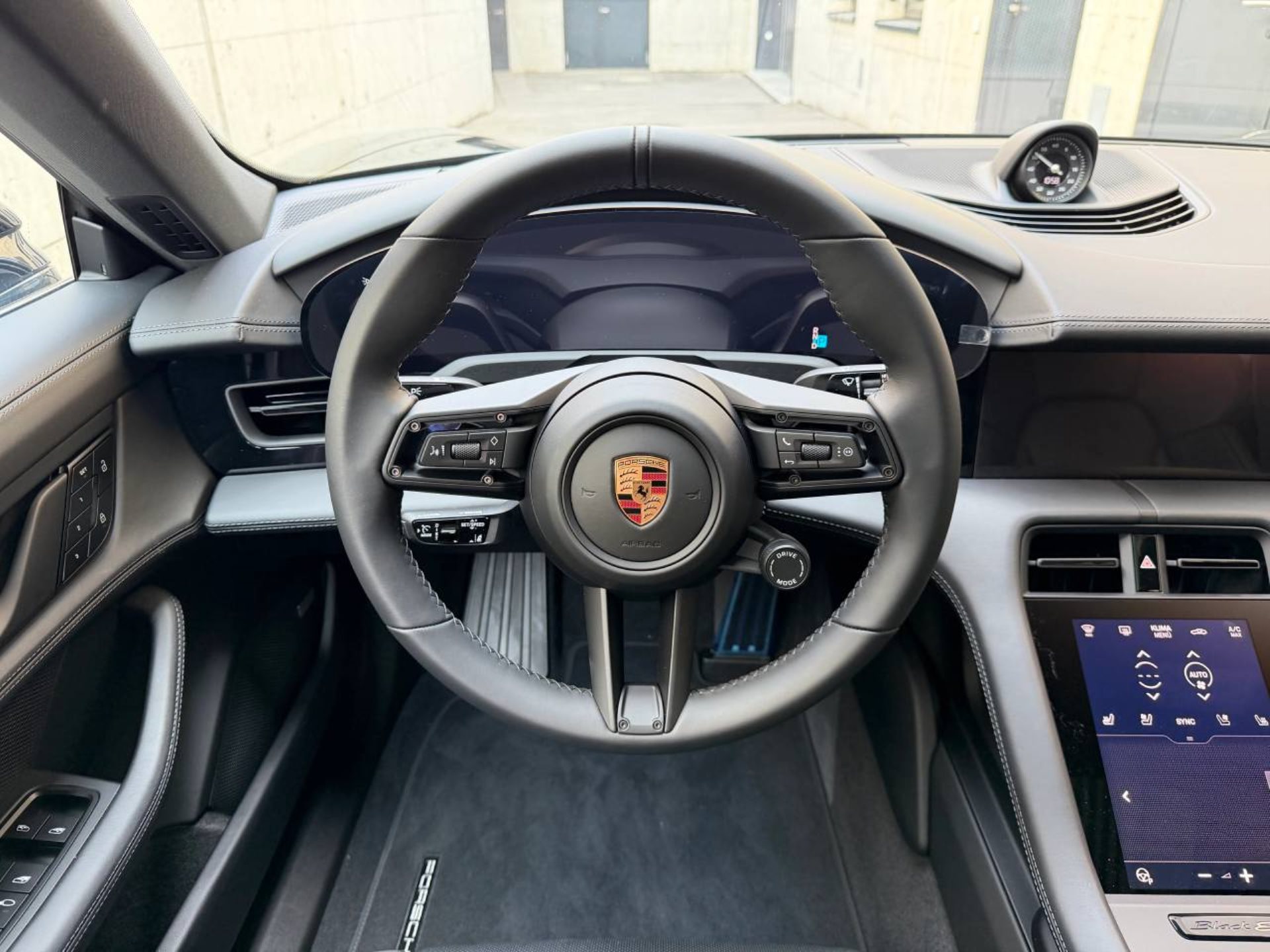 PORSCHE Taycan Sport Turismo Black Edition-image-15