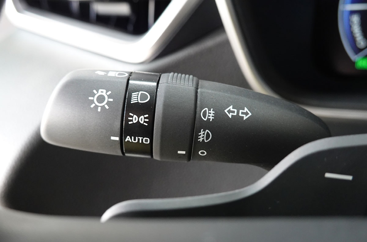 TOYOTA Corolla Touring Sports 2.0 HSD Premium e-CVT-image-12
