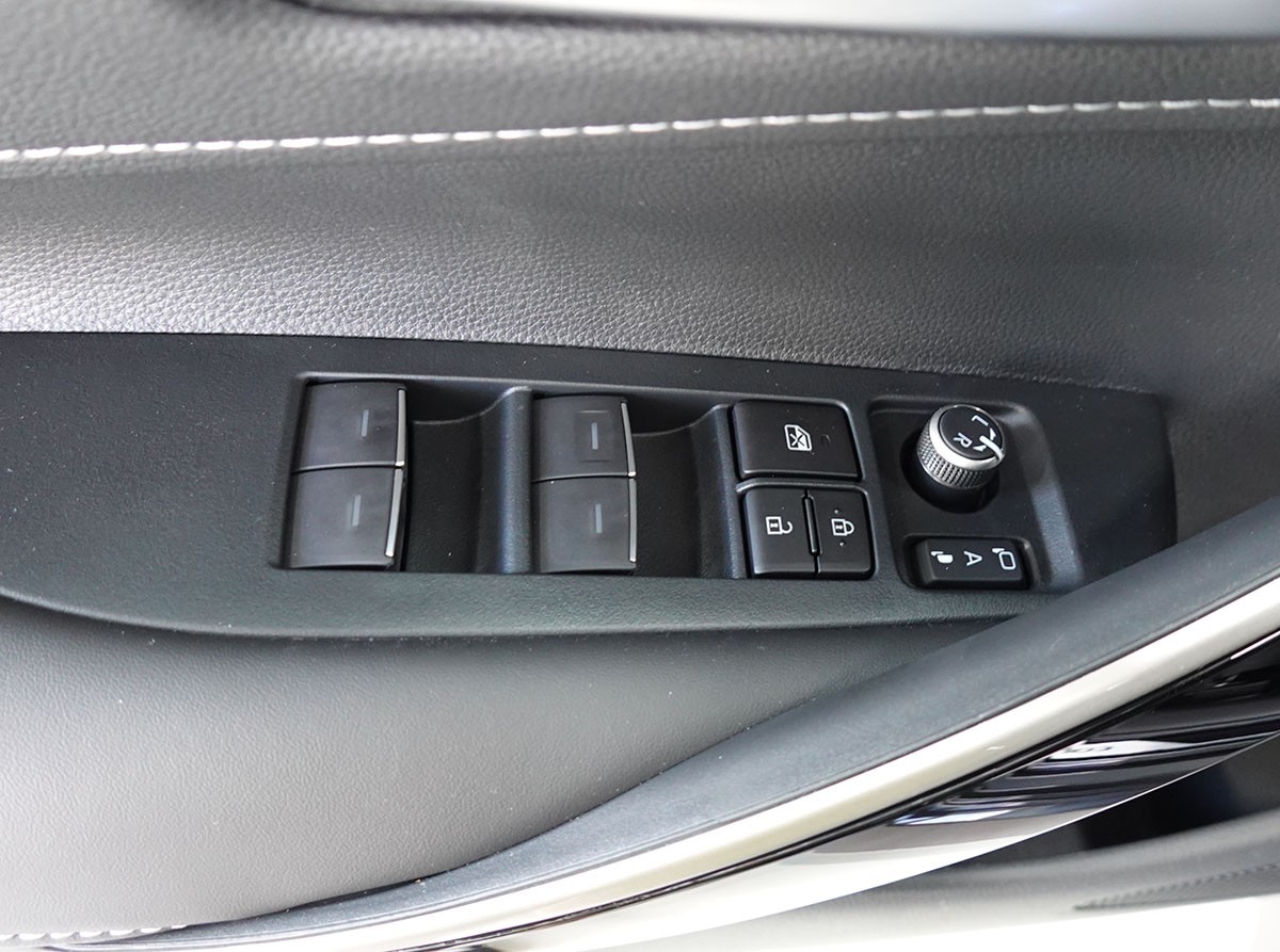 TOYOTA Corolla Touring Sports 2.0 HSD Premium e-CVT-image-19