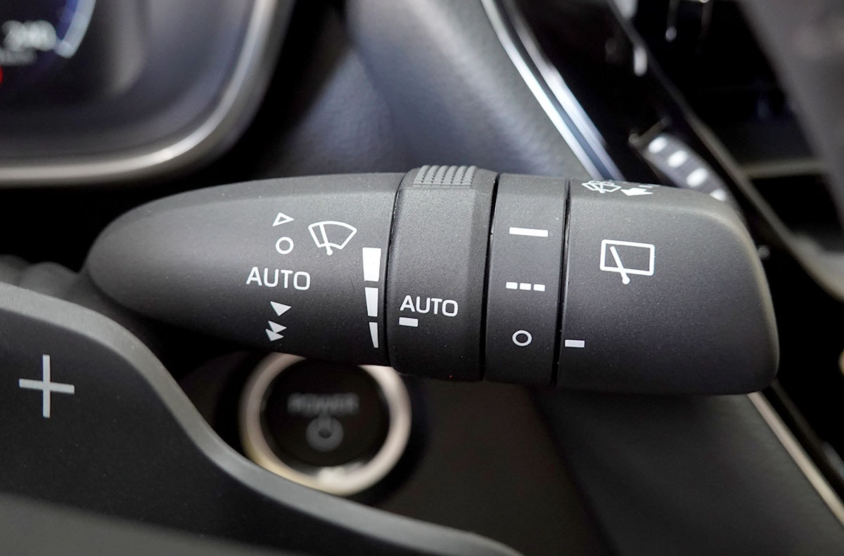 TOYOTA Corolla Touring Sports 2.0 HSD Premium e-CVT-image-13