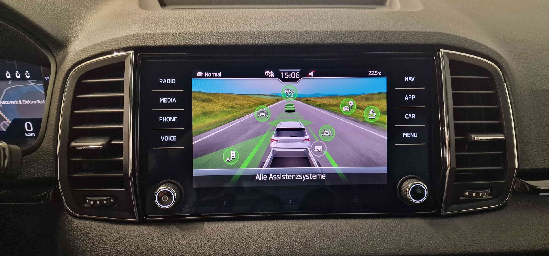 SKODA Karoq 1.5 TSI Dynamic DSG-image-9