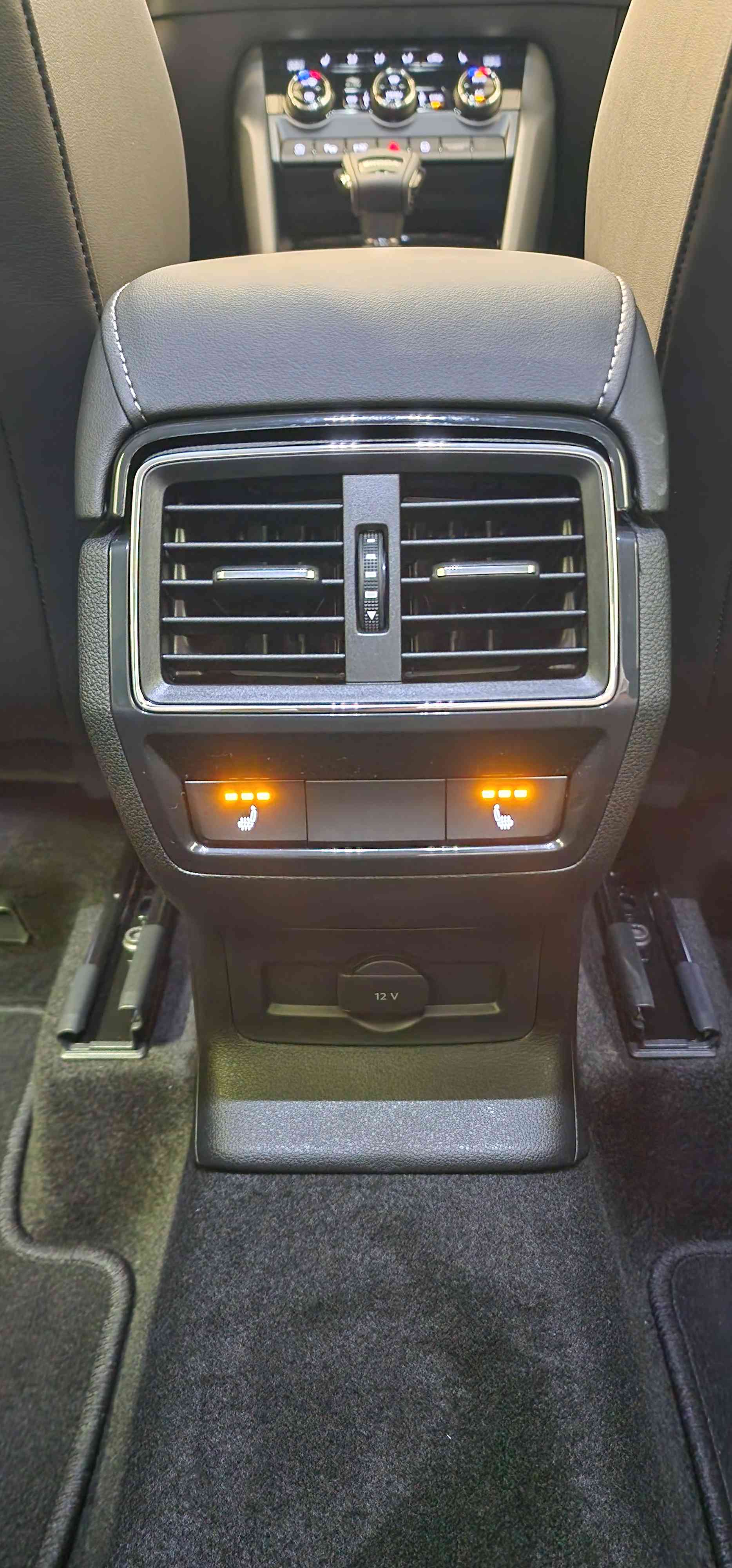 SKODA Karoq 1.5 TSI Dynamic DSG-image-15