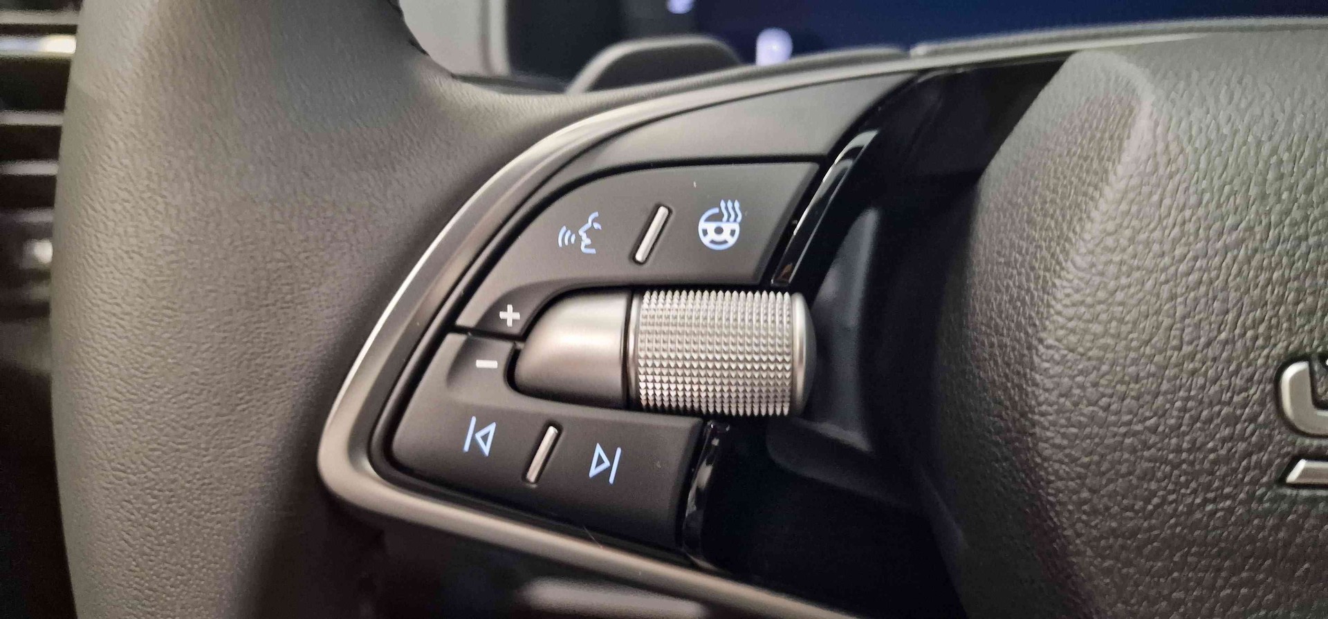 SKODA Karoq 1.5 TSI Dynamic DSG-image-5
