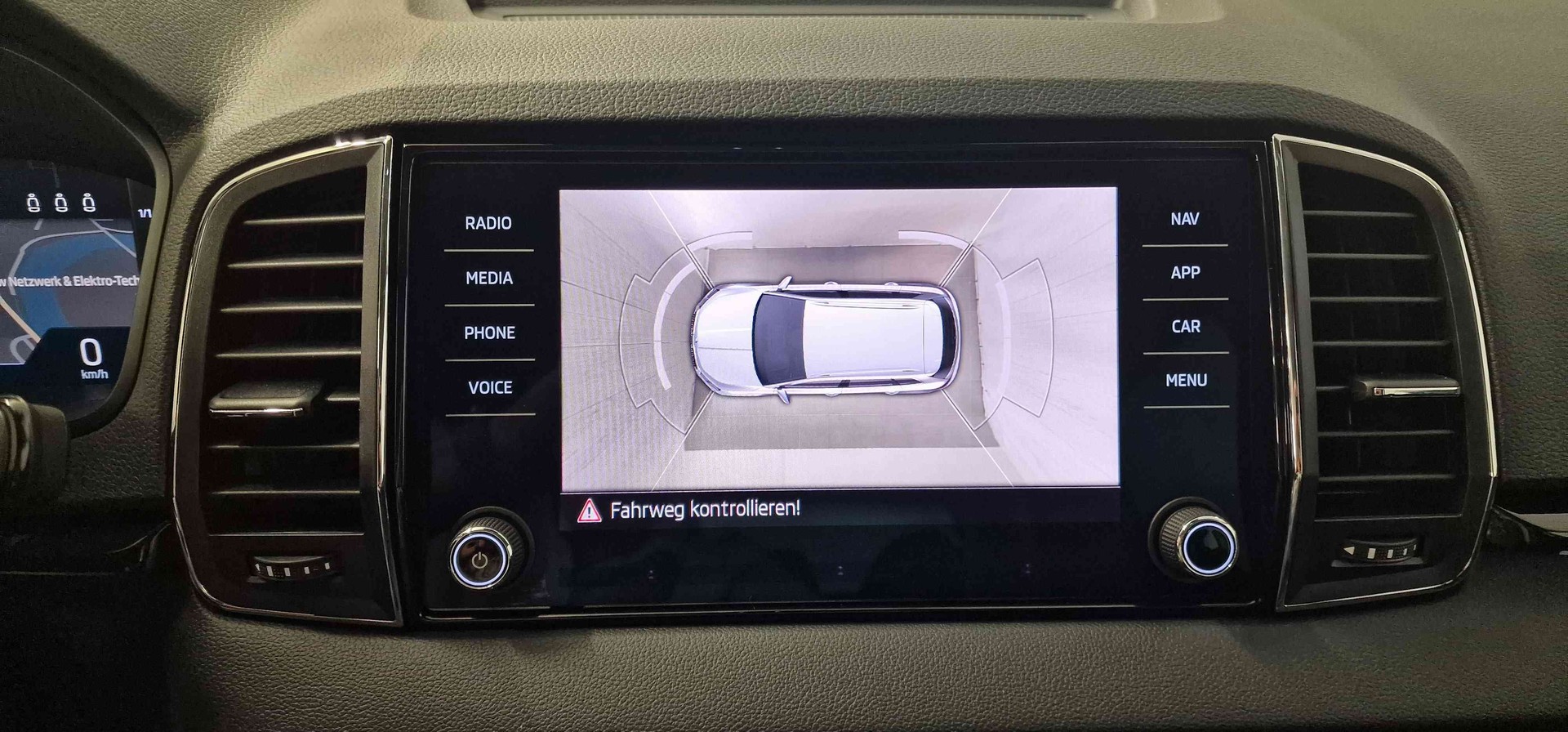 SKODA Karoq 1.5 TSI Dynamic DSG-image-8