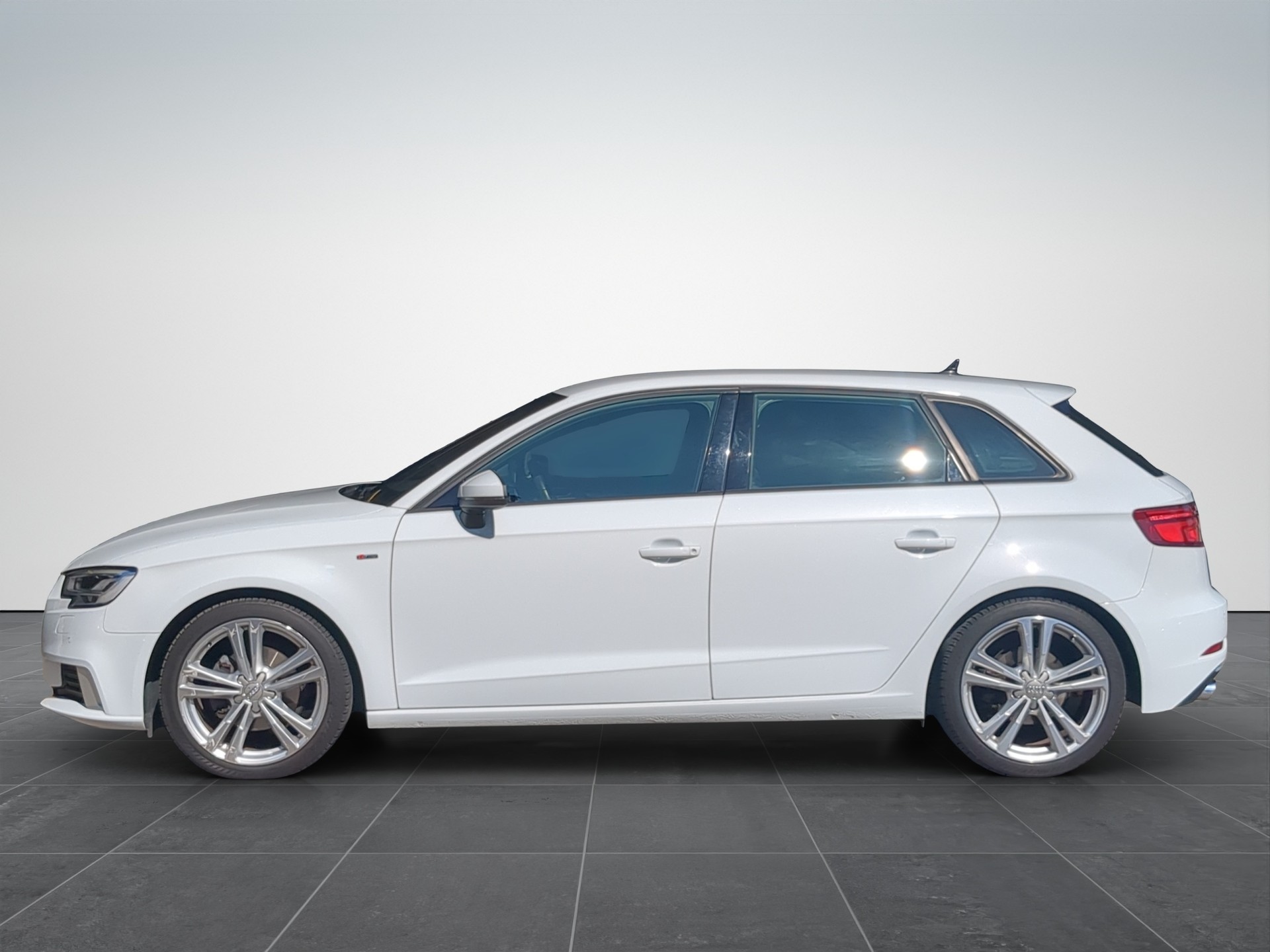 AUDI A3 Sportback 35 TFSI Sport S-tronic-image-1