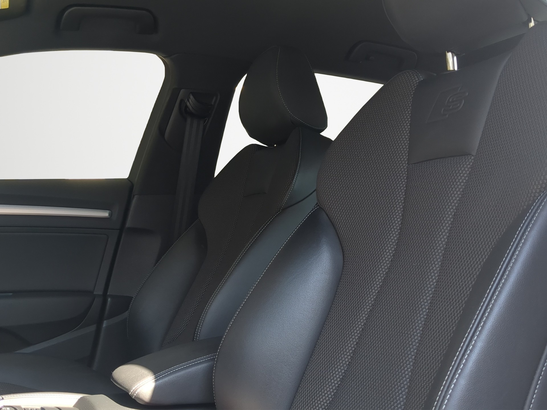 AUDI A3 Sportback 35 TFSI Sport S-tronic-image-5