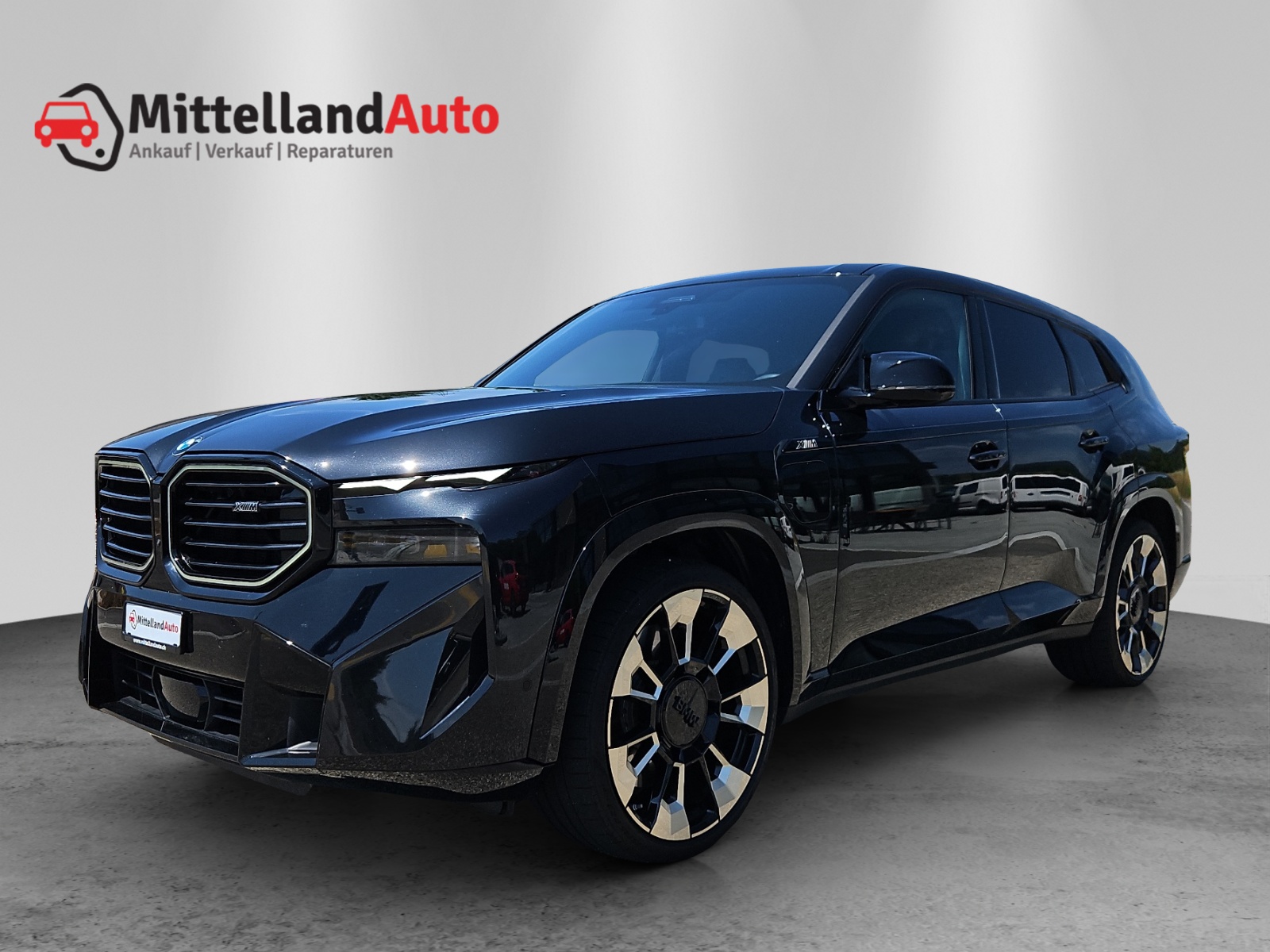 BMW XM xDrive 50e PHEV Steptronic-image-0