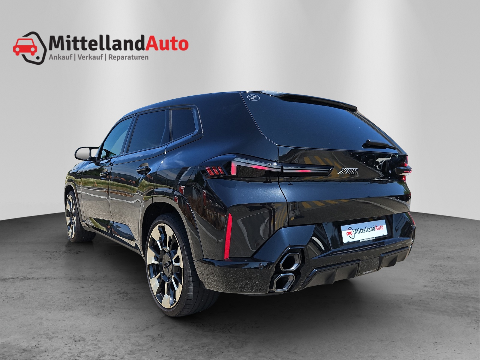 BMW XM xDrive 50e PHEV Steptronic-image-9