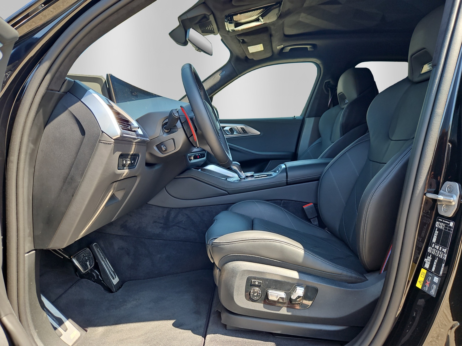 BMW XM xDrive 50e PHEV Steptronic-image-6