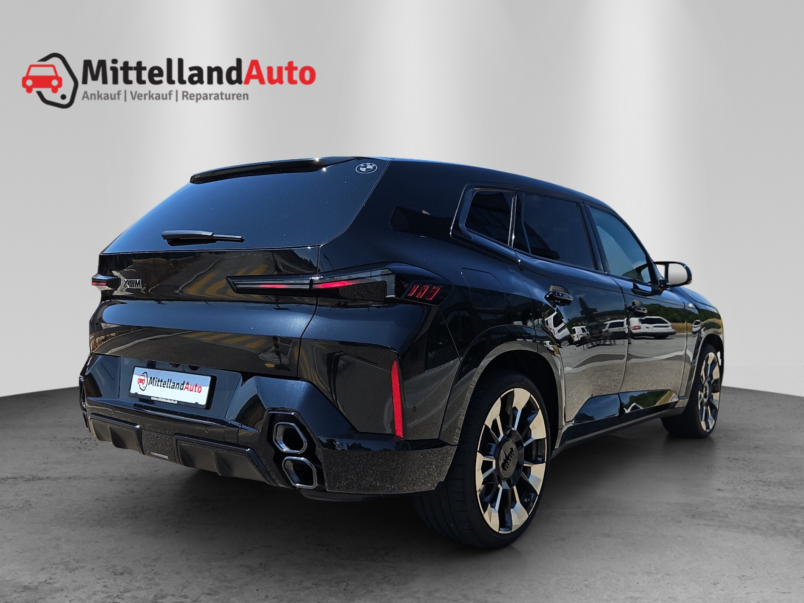 BMW XM xDrive 50e PHEV Steptronic-image-7