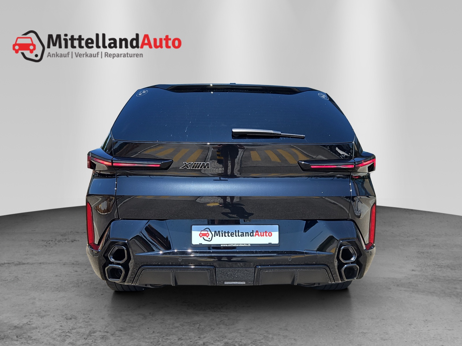 BMW XM xDrive 50e PHEV Steptronic-image-8
