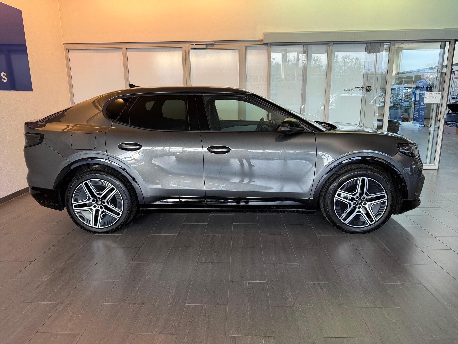 FORD Capri Extended Range Premium AWD-showroom-element-2