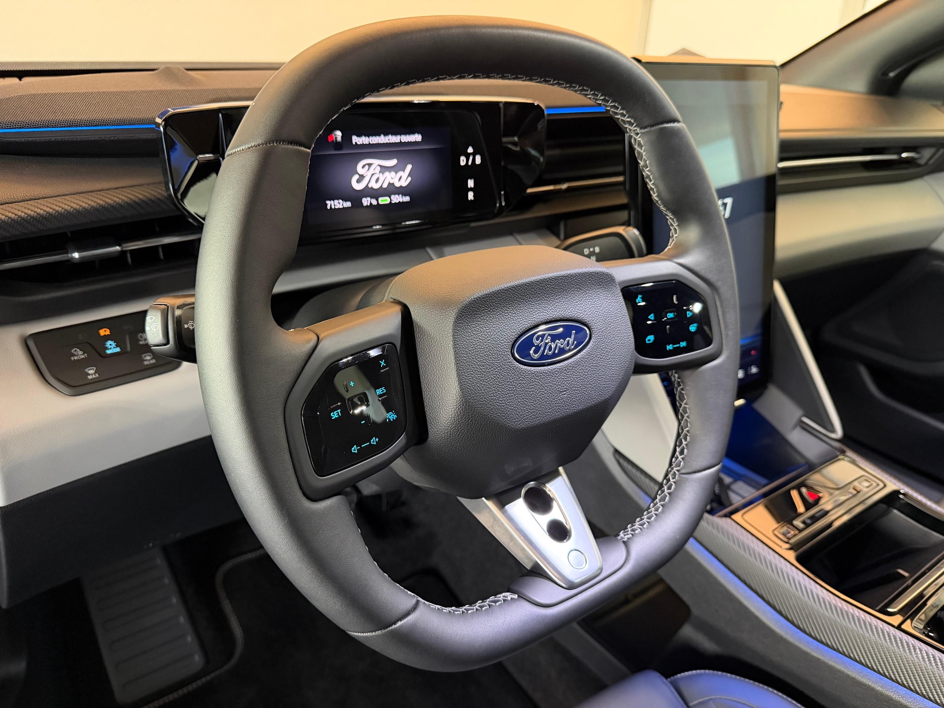 FORD Capri Extended Range Premium AWD-image-9