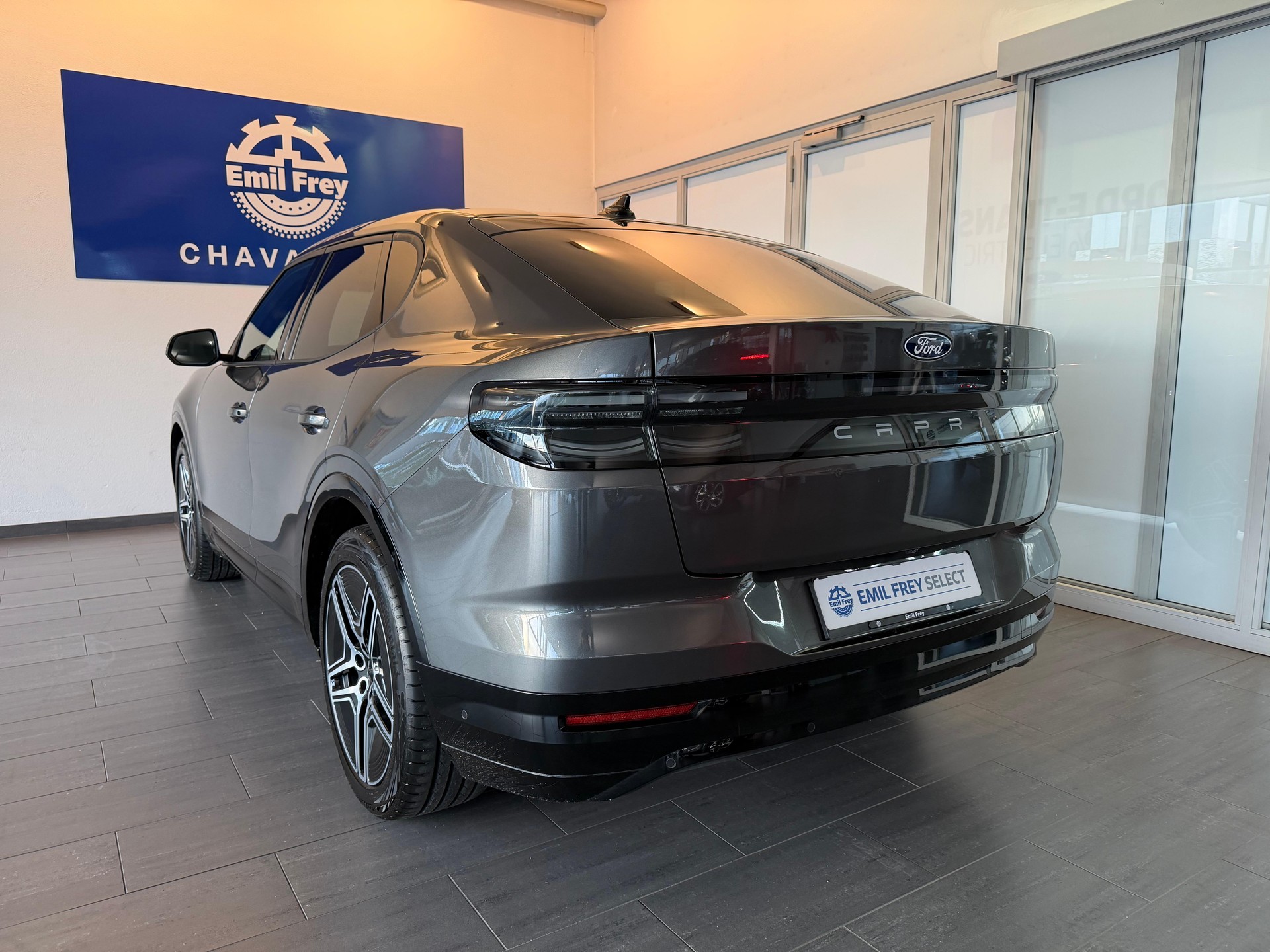 FORD Capri Extended Range Premium AWD-showroom-element-3