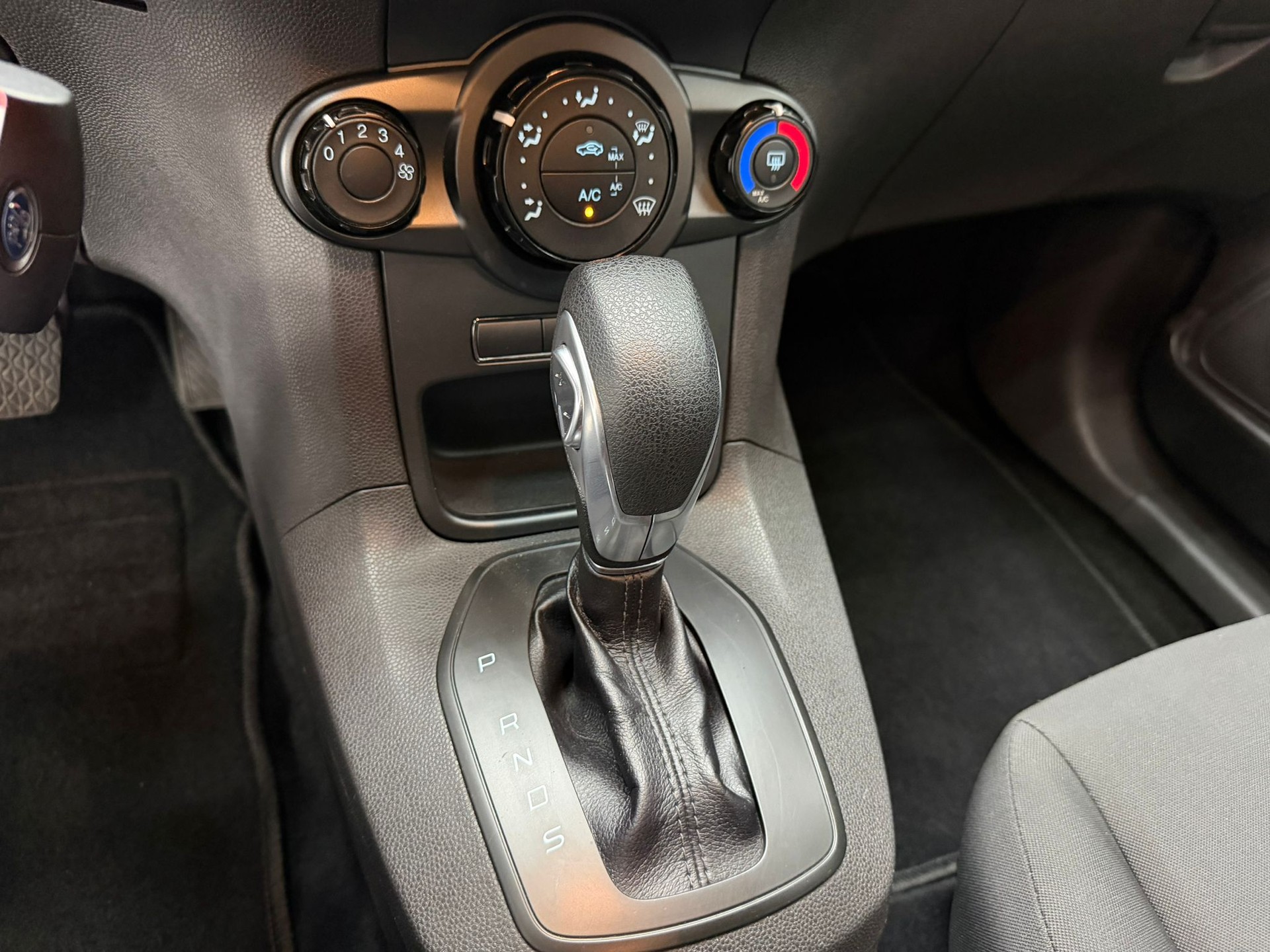 FORD Fiesta 1.0 SCTi Trend PowerShift-image-5