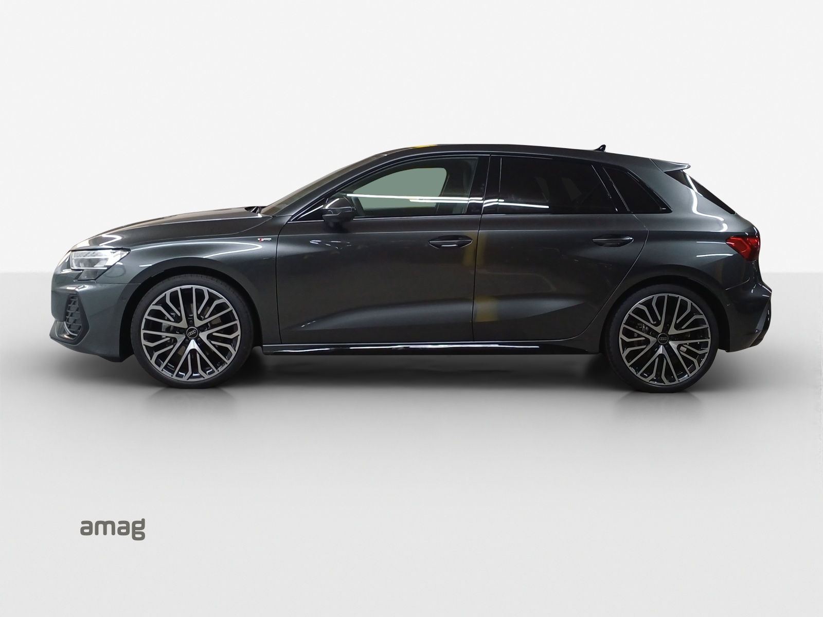 AUDI A3 Sportback TFSI 110 kW S line Attraction S tronic-image-1