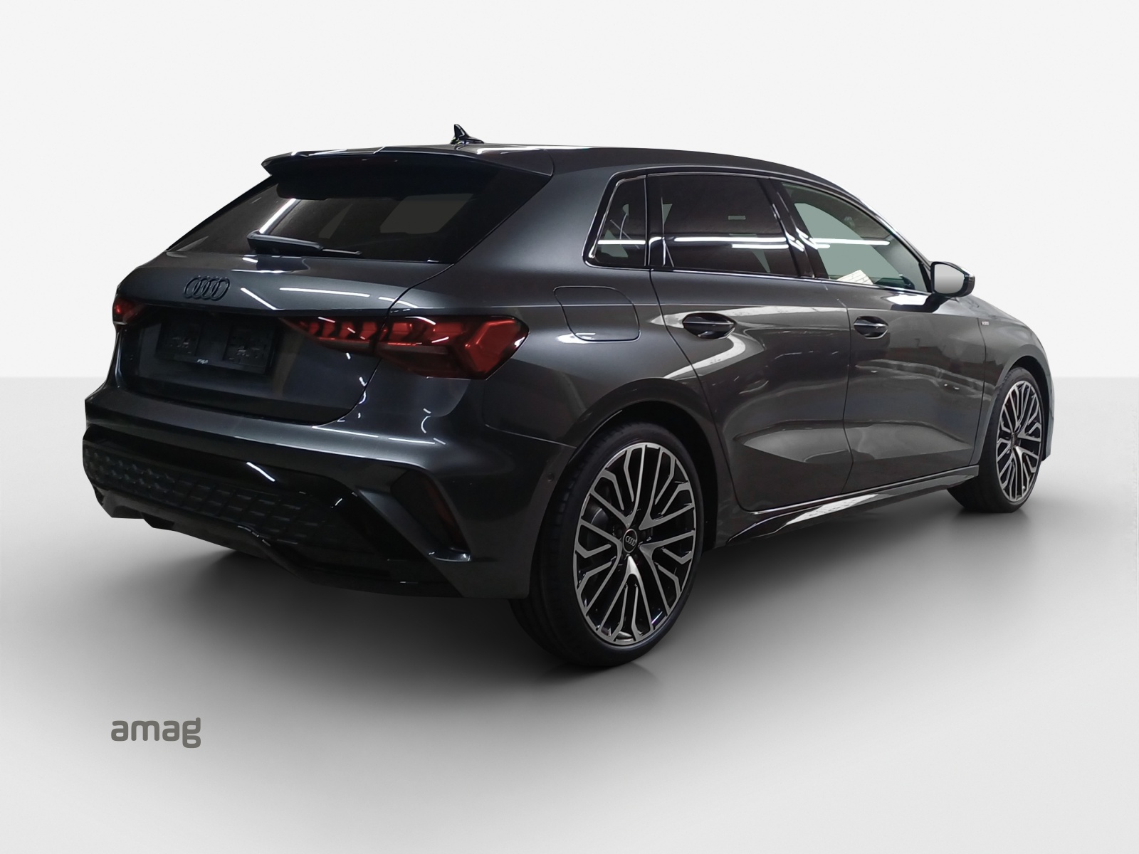 AUDI A3 Sportback TFSI 110 kW S line Attraction S tronic-image-4