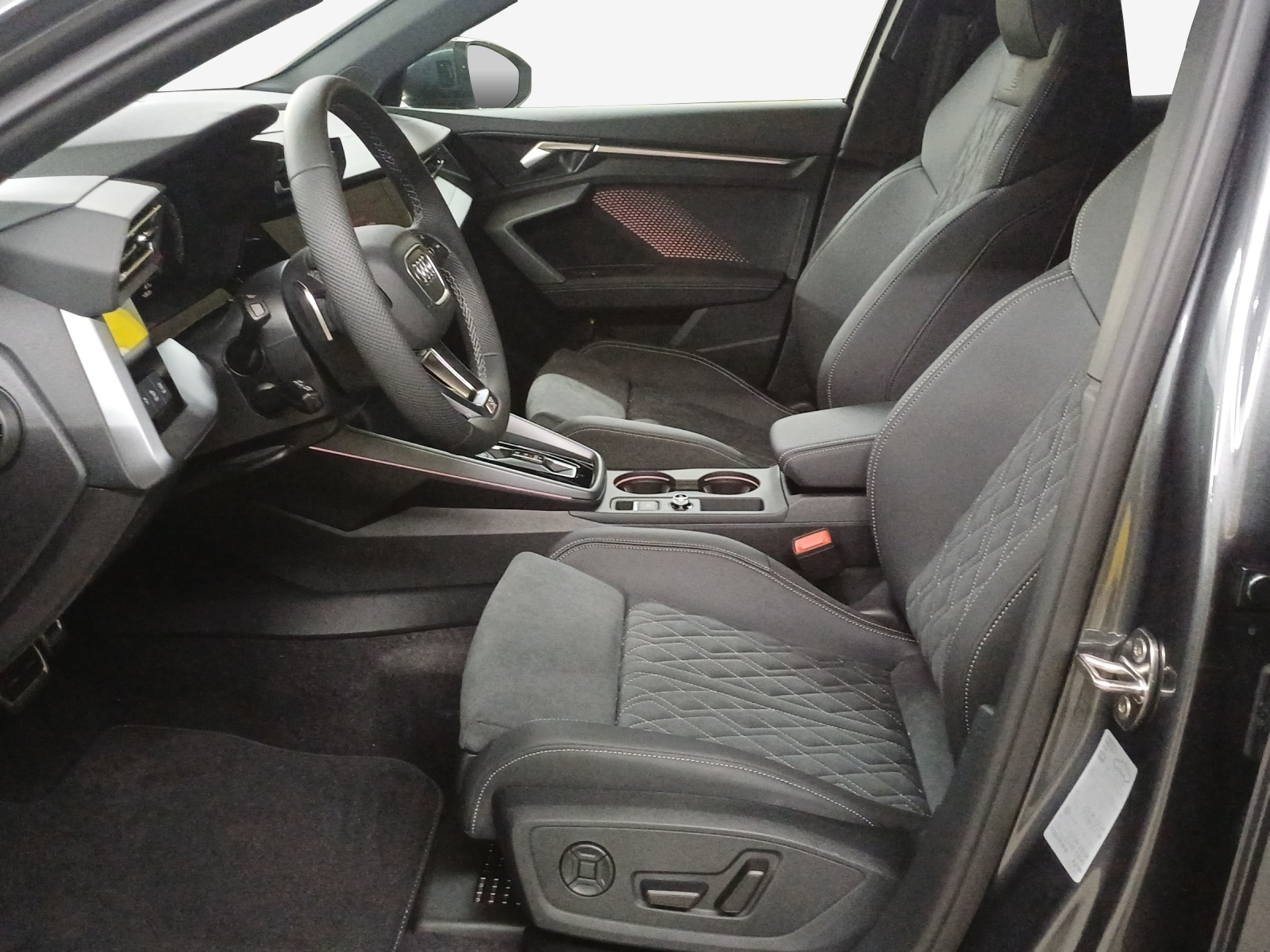 AUDI A3 Sportback TFSI 110 kW S line Attraction S tronic-image-7