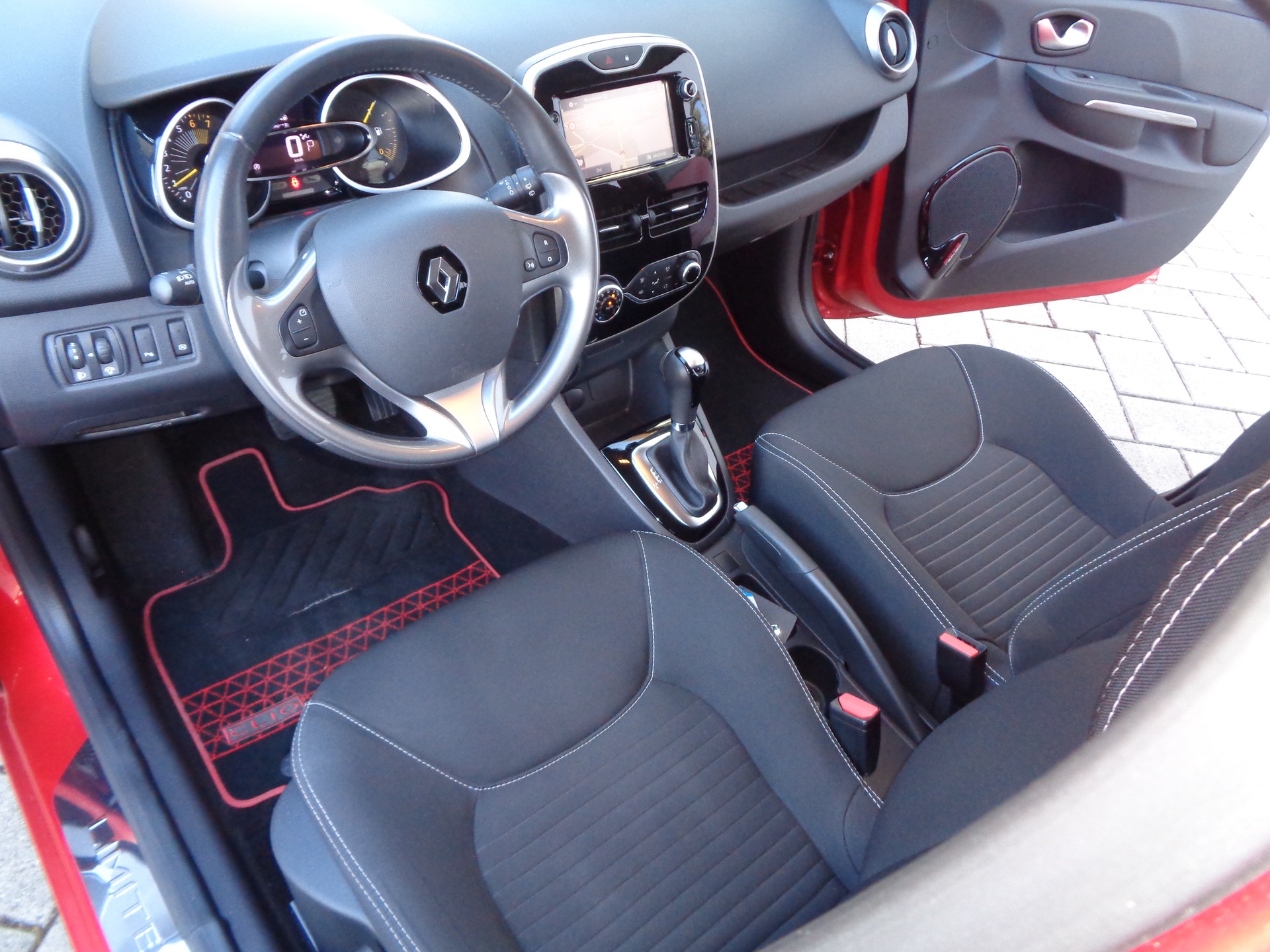RENAULT Clio 1.2 16V T Limited EDC-image-7